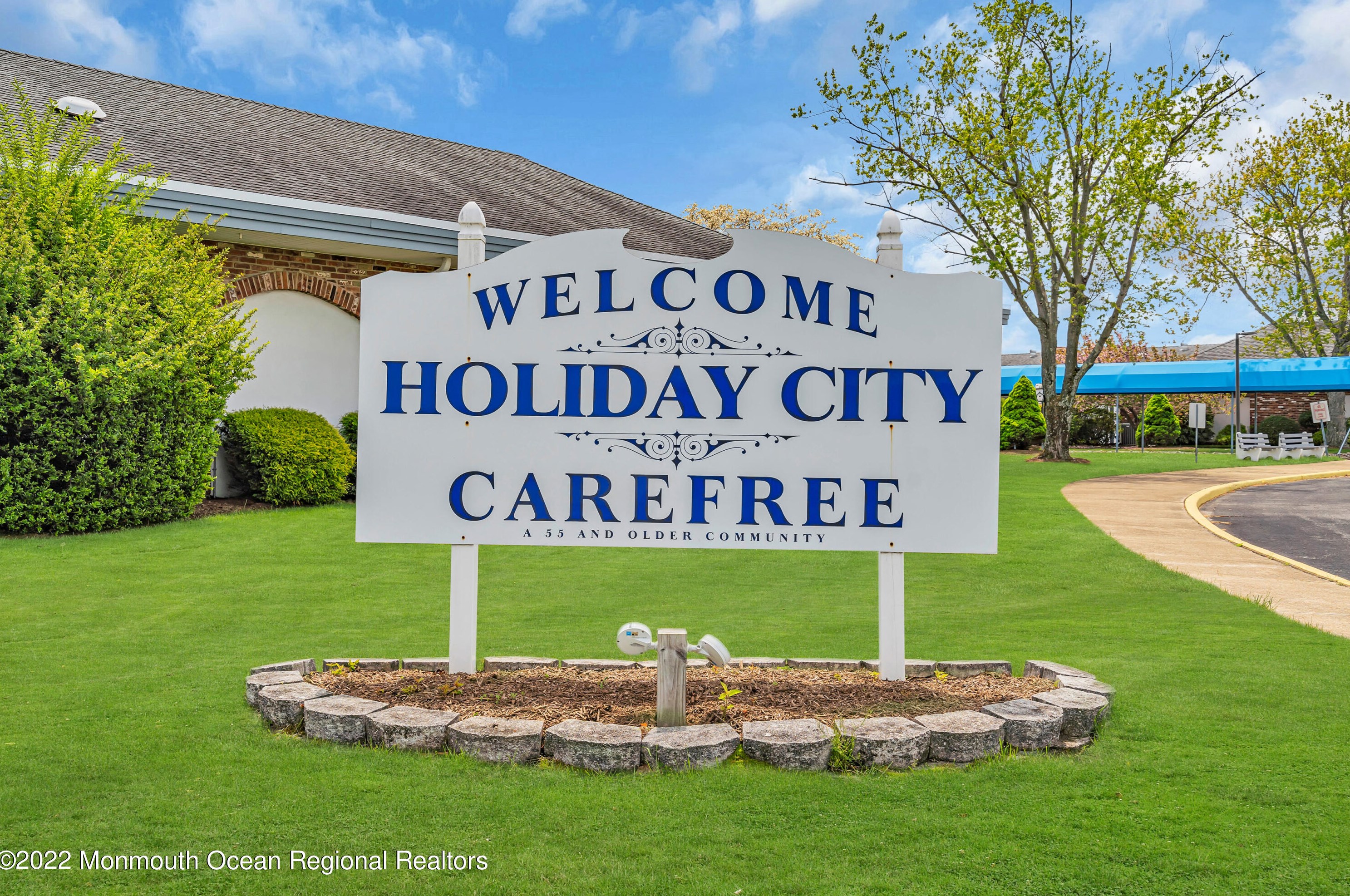 13 Miramar Ct, Toms River NJ  08757-3835 exterior