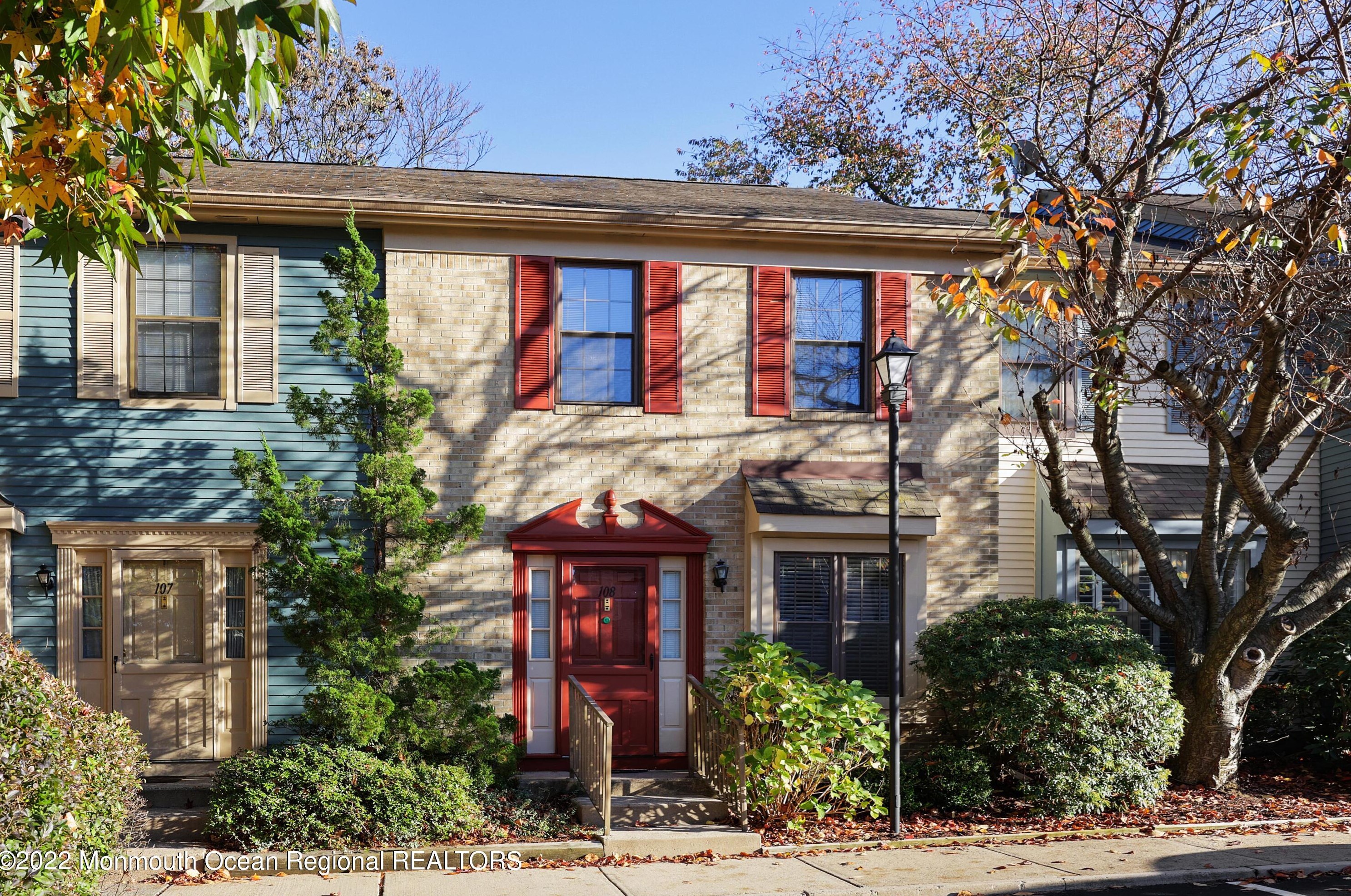 108 Dundee Ct, Matawan, NJ 07747-1862