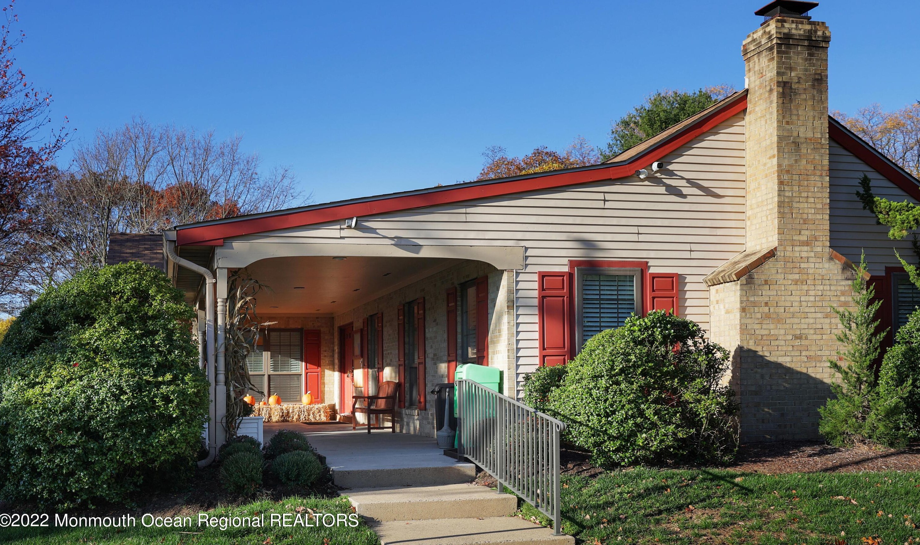 108 Dundee Ct, Matawan NJ  07747-1862 exterior