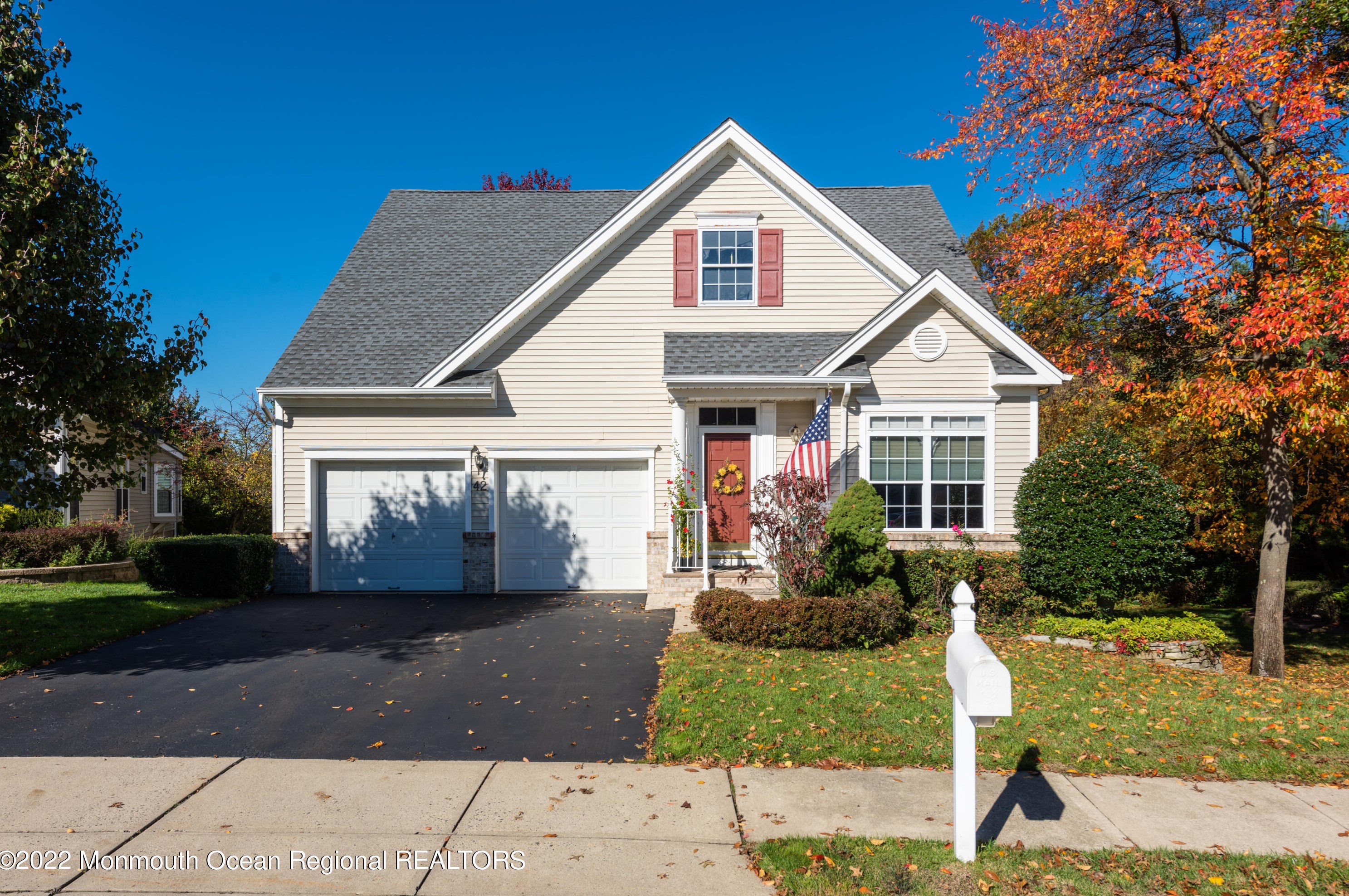 42 Freesia Ct, Holmdel Village, NJ 07733