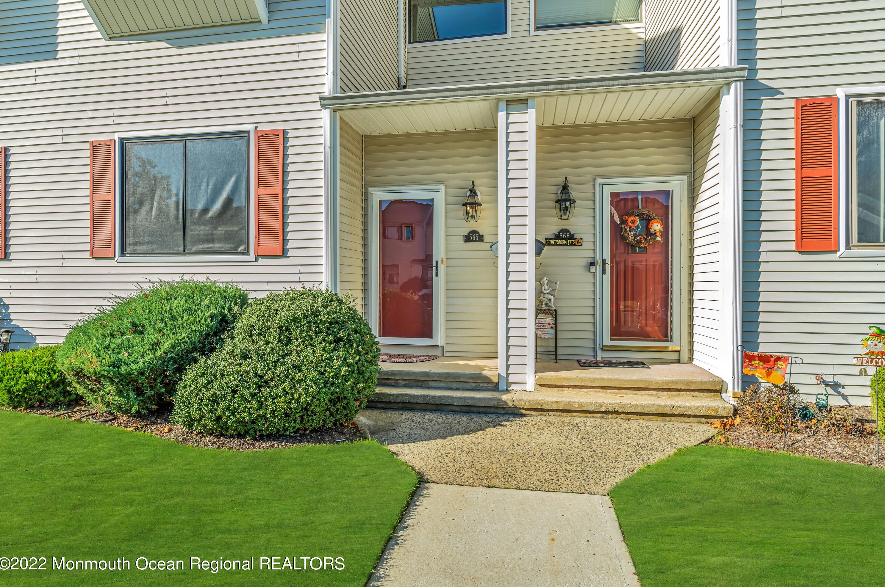 565 Clubhouse Dr, Middletown, NJ 07748