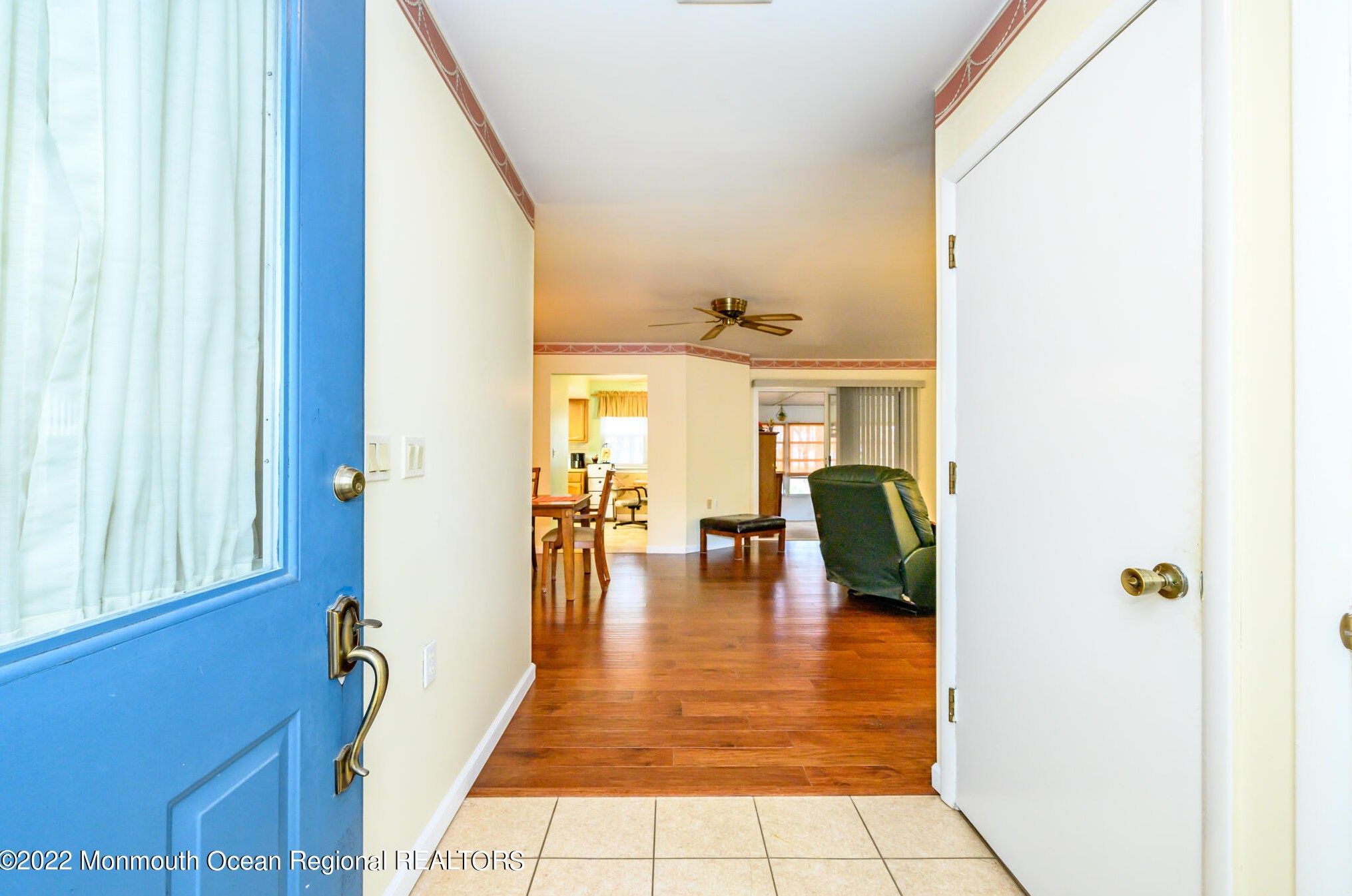8 Abbey Ct, Lacey, NJ 08731