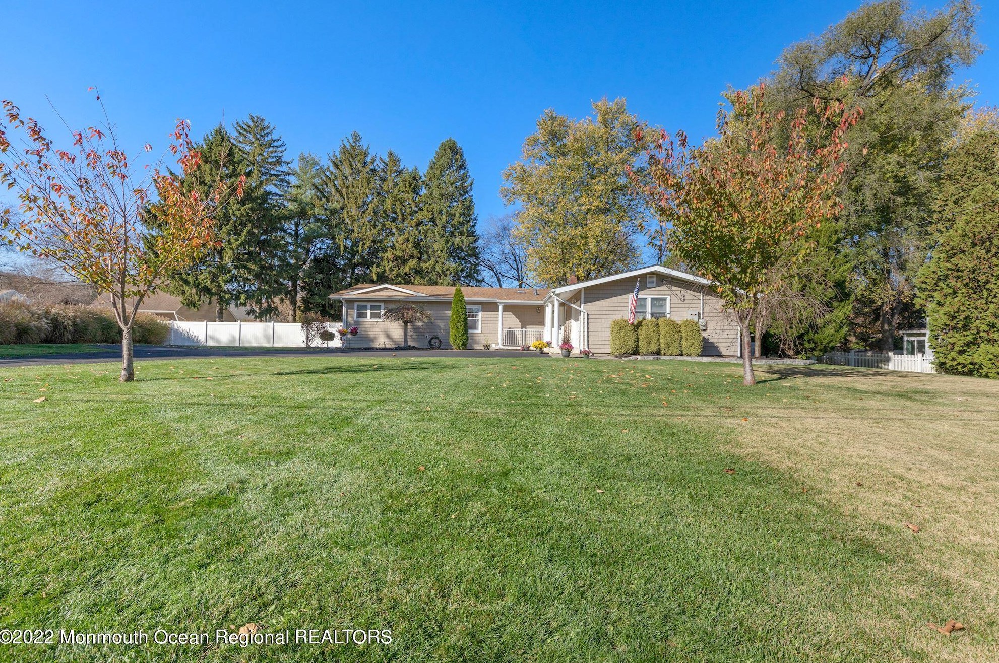 13 Terrence Ter, East Freehold, NJ 07728-1440