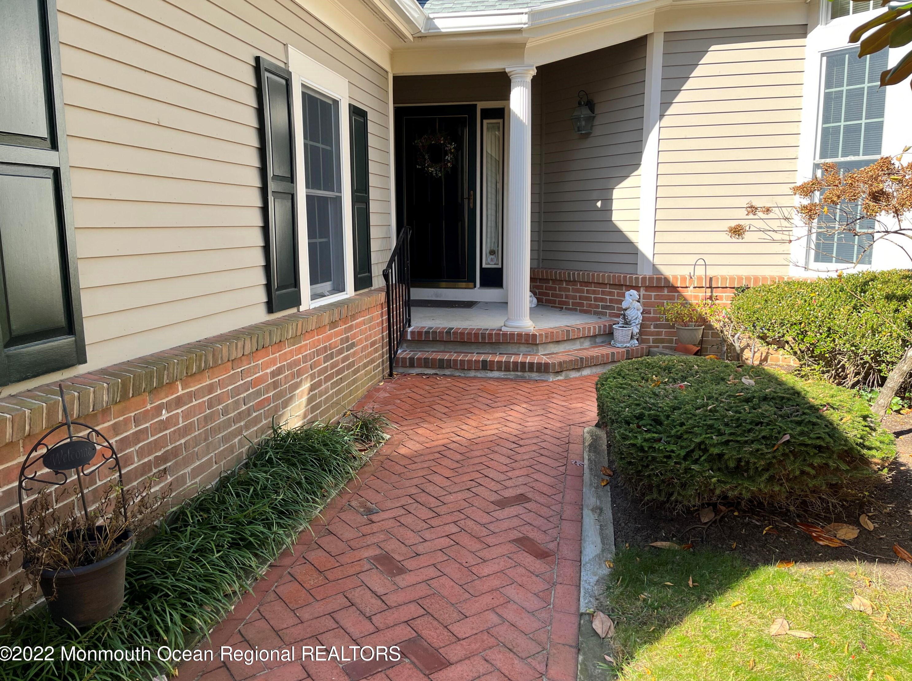 198 Heritage Ct, Little Silver, NJ 07739