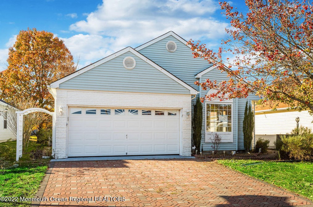 13 Colwyn Way, Toms River, NJ 08757-6623