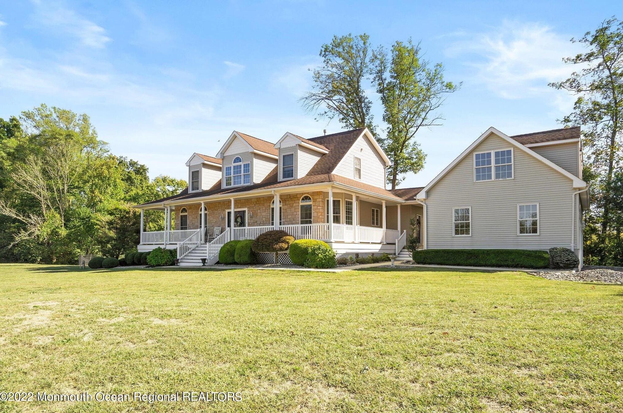 11 Hill Rd, Upper Freehold, NJ 08501-1411