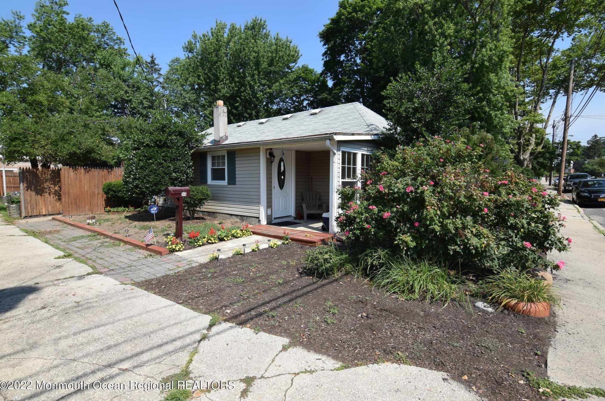 244 Overbrook Ave, Oakhurst, NJ 07755-1548