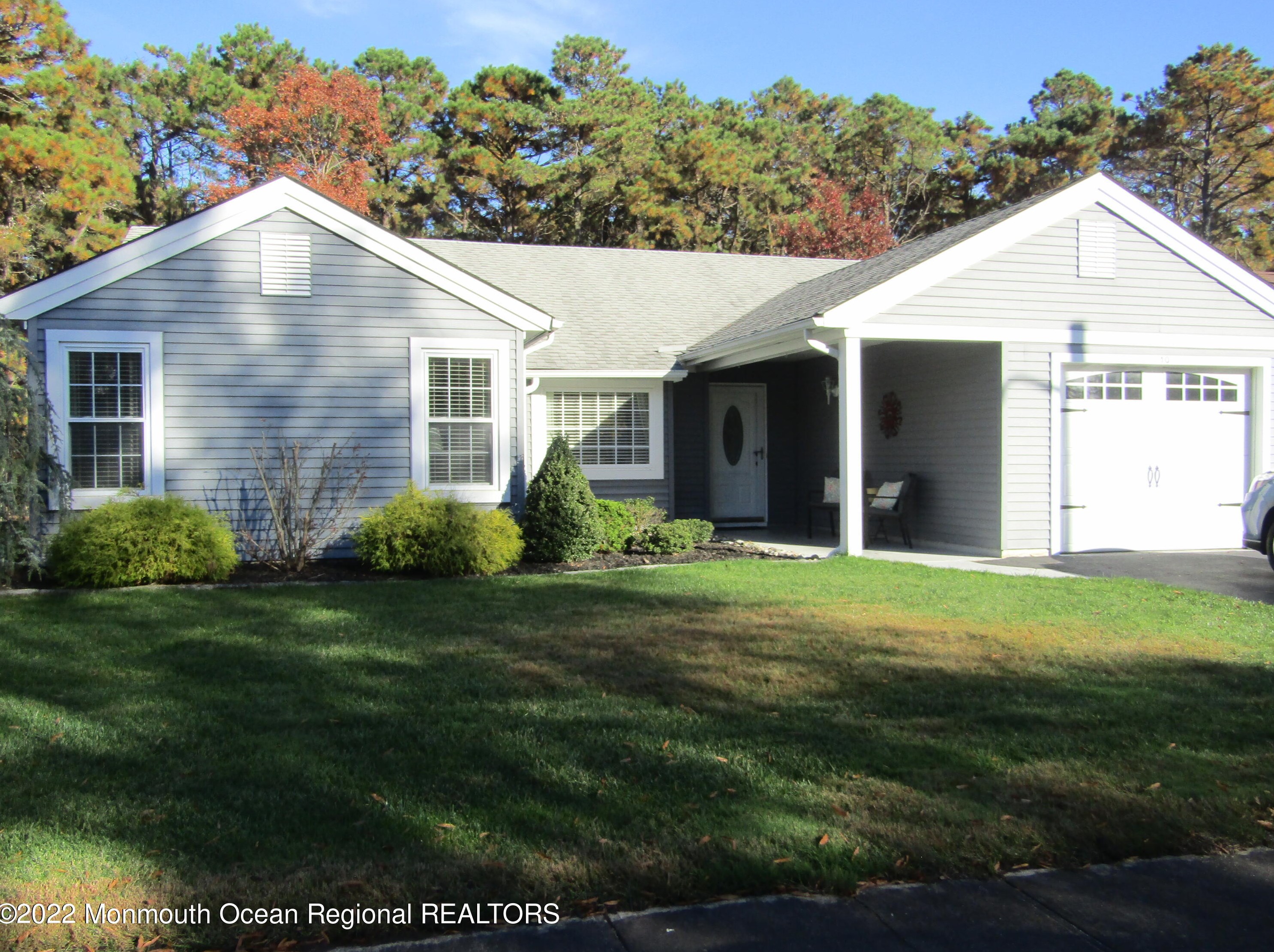 10 Abbey Ct, Lacey, NJ 08731