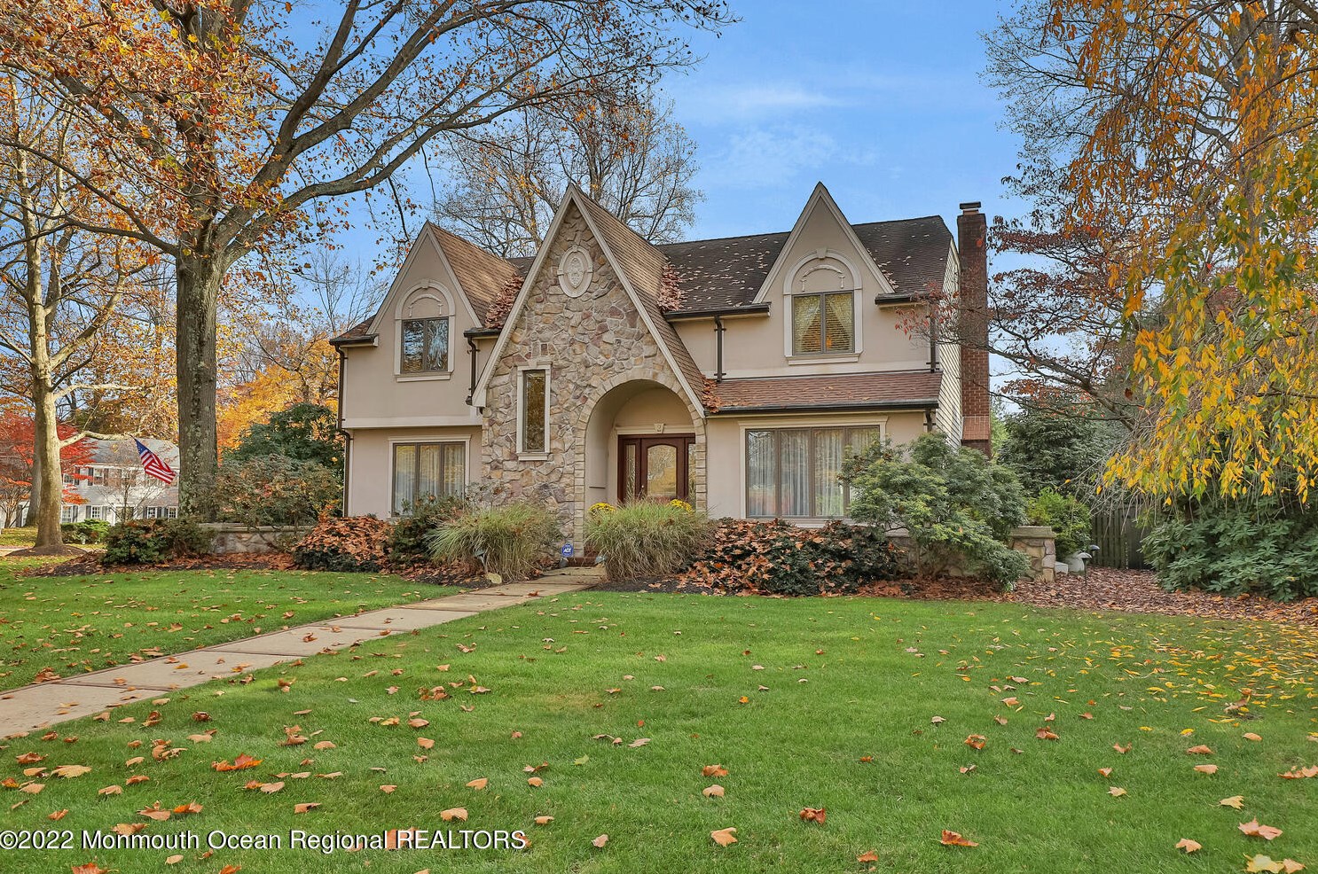 2 Sutton Pl, Middletown, NJ 07748