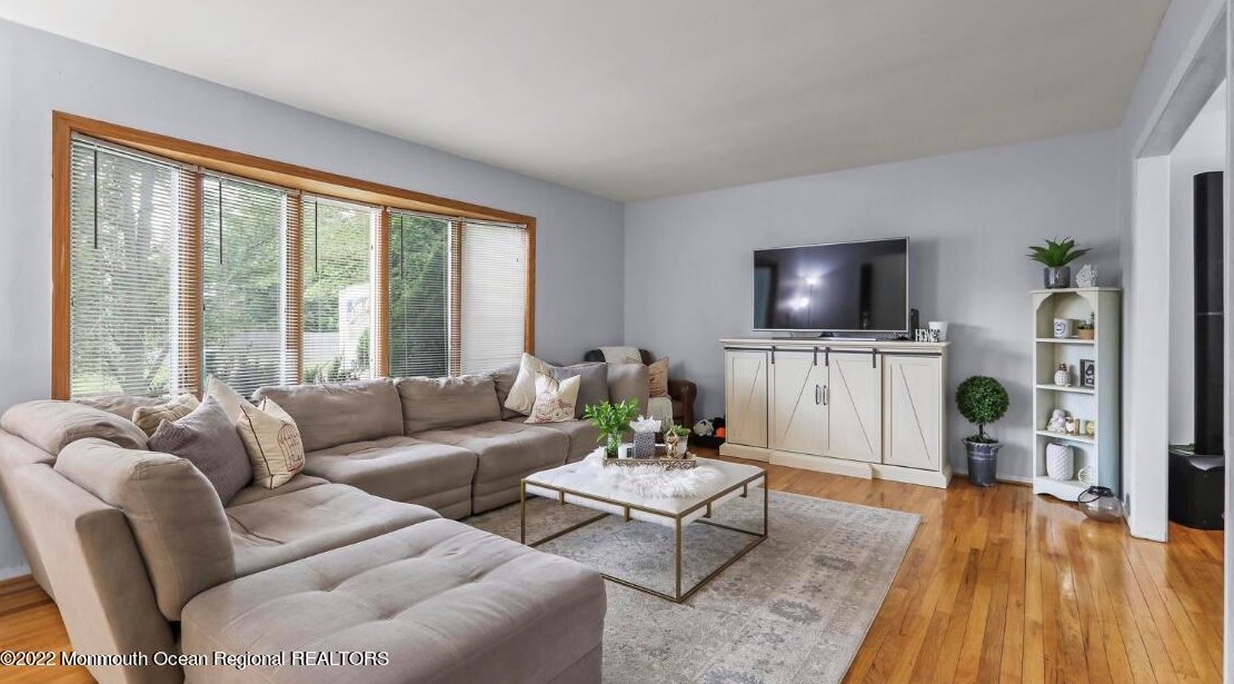 1317 Franklin Ave, Tinton Falls, NJ 07712