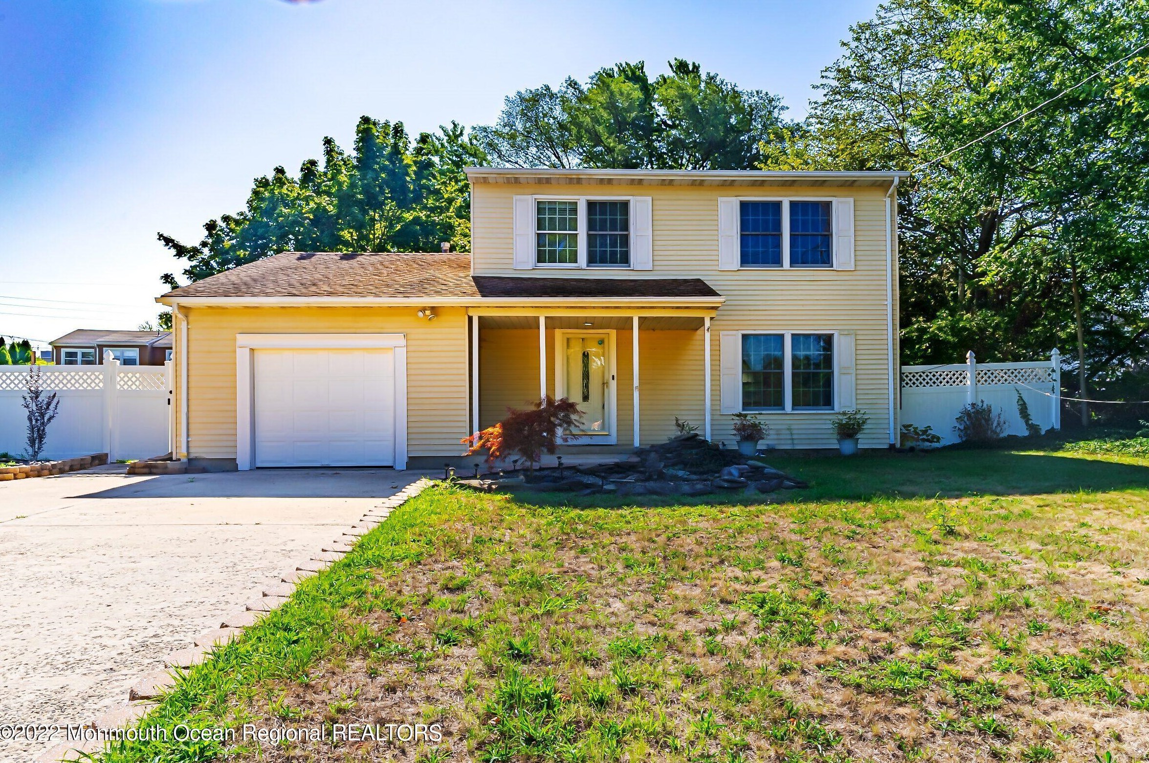 1387 Mountainview Dr, Toms River, NJ 08753-2816
