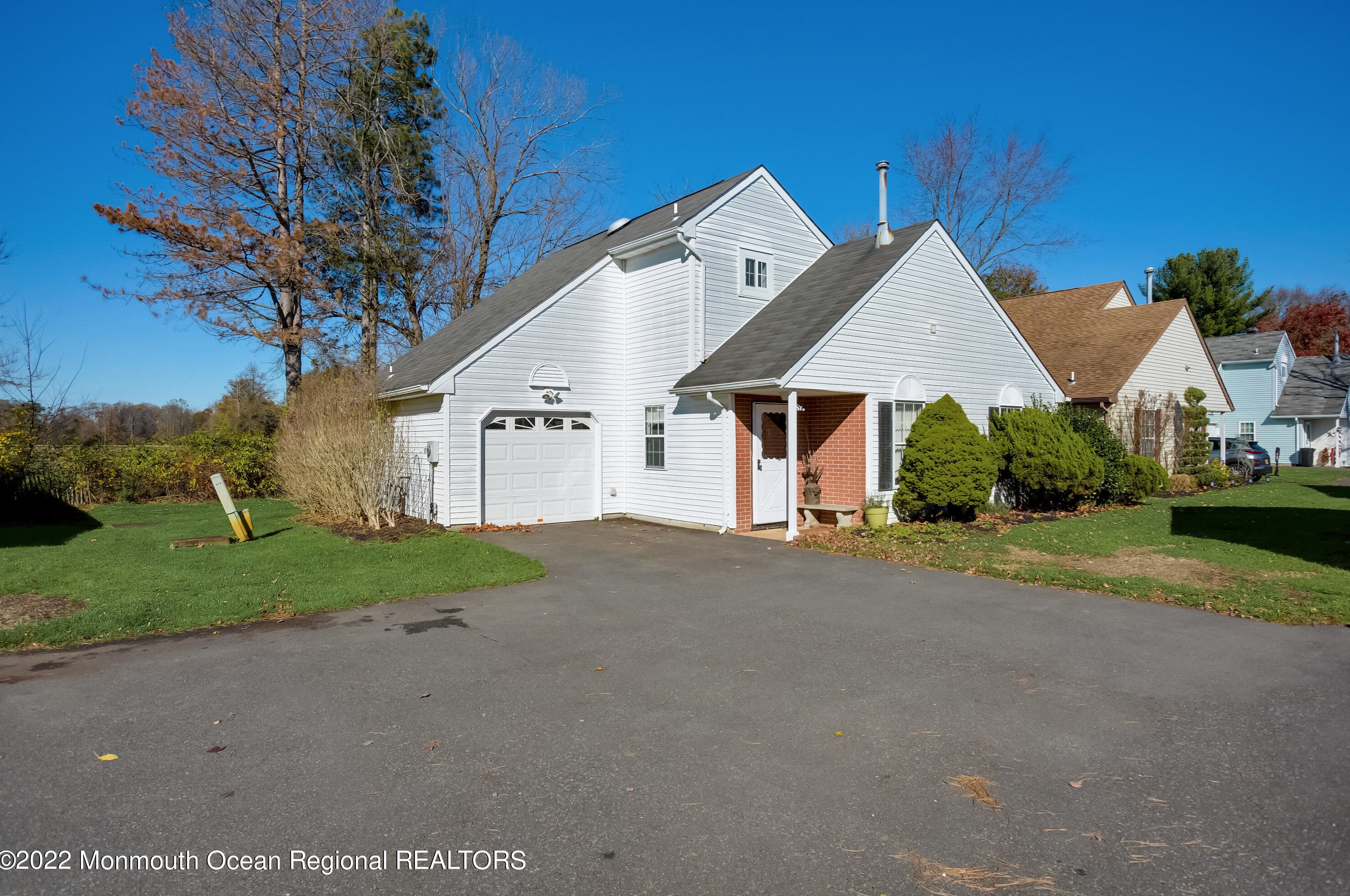 29 Farnworth Close, East Freehold, NJ 07728