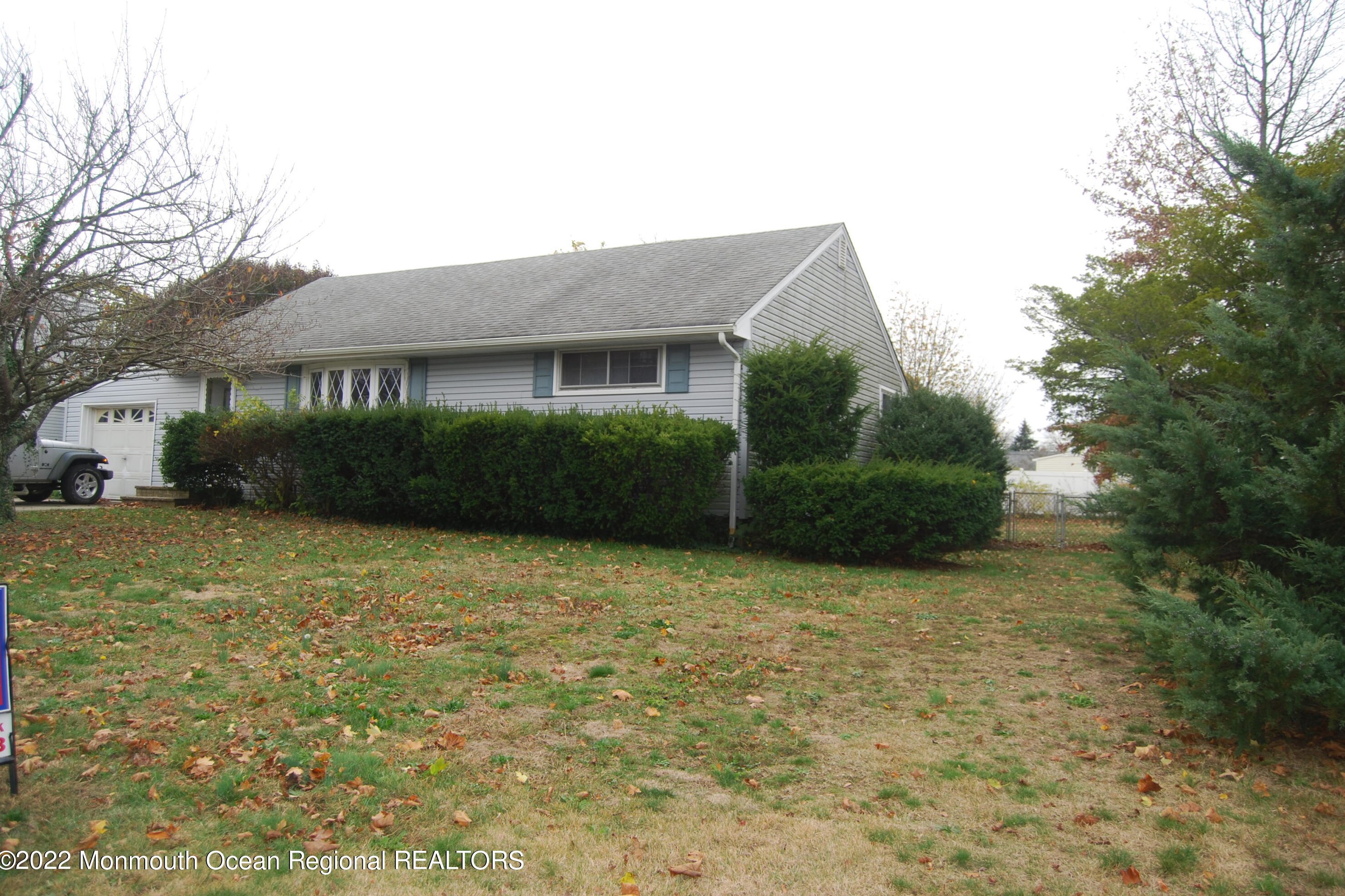 50 Fairview Dr, Middletown, NJ 07748
