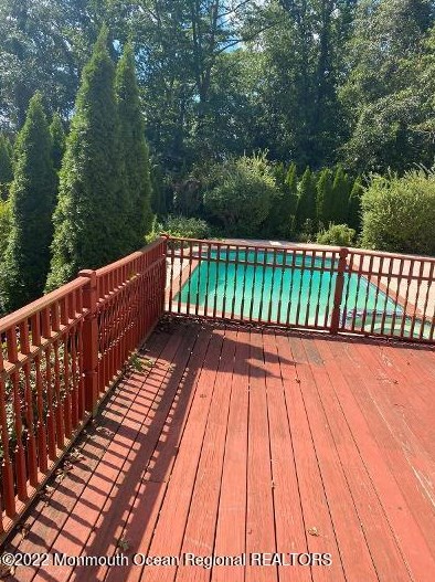 4 Ferris Ct, Oakhurst, NJ 07755