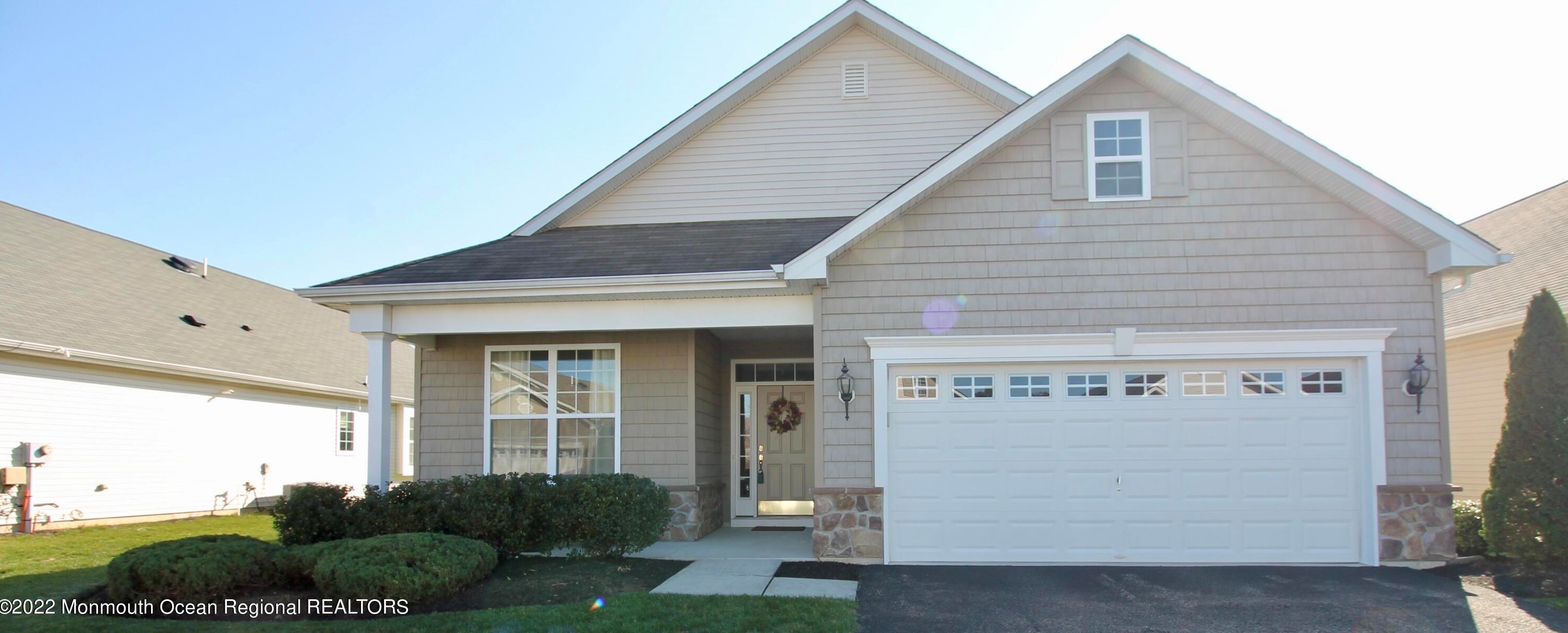 42 Eagle Ridge Cir, Lakewood, NJ 08701