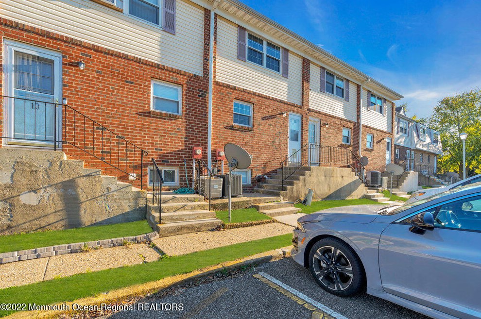 12 Primrose Ln, Bricktown, NJ 08724