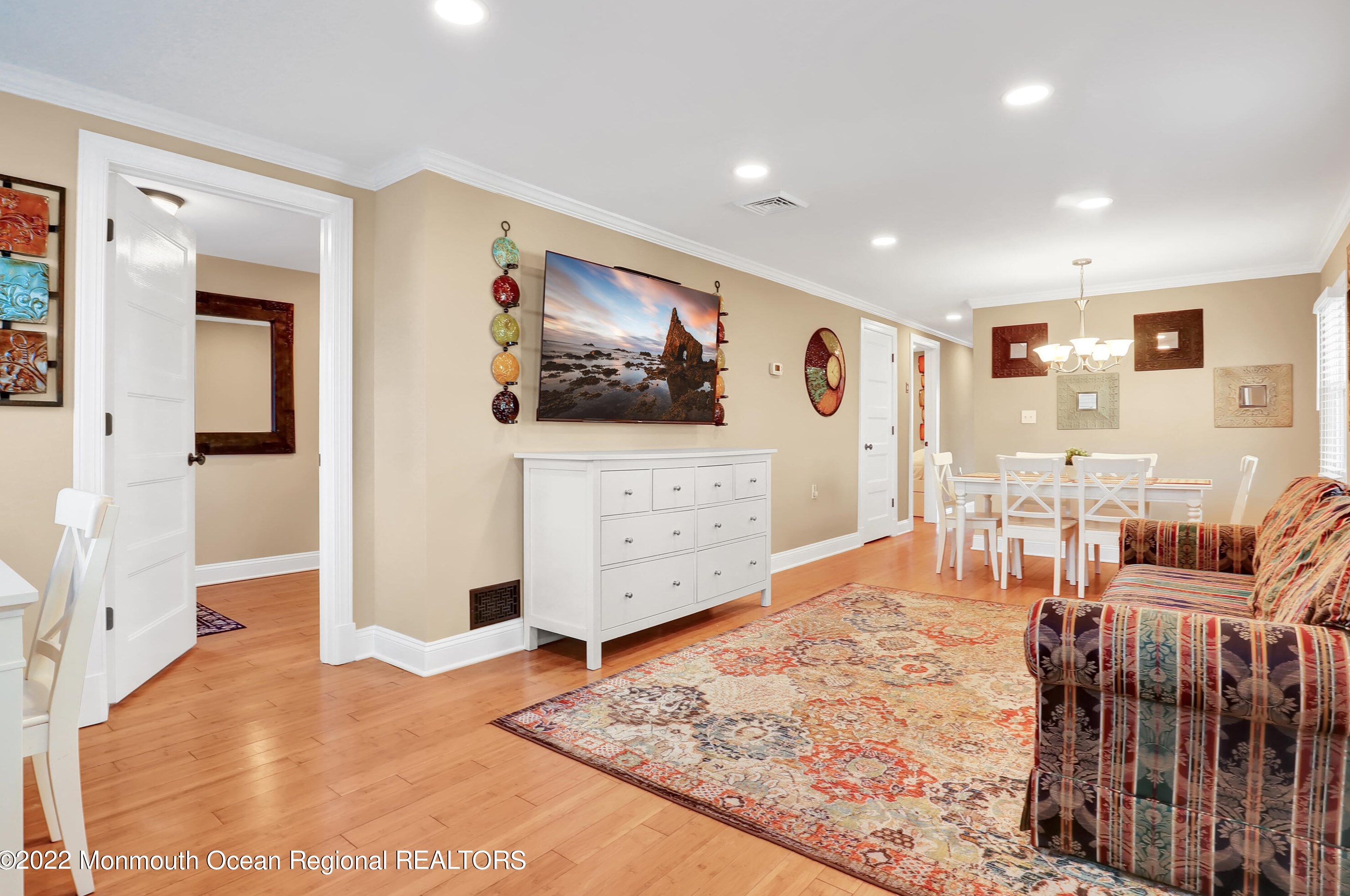 58 5th St, Monmouth Hills, NJ 07732