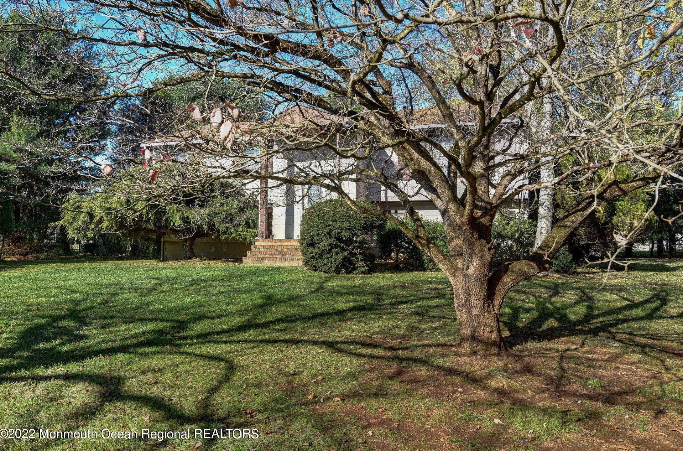 65 Camille Ln, East Freehold, NJ 07728
