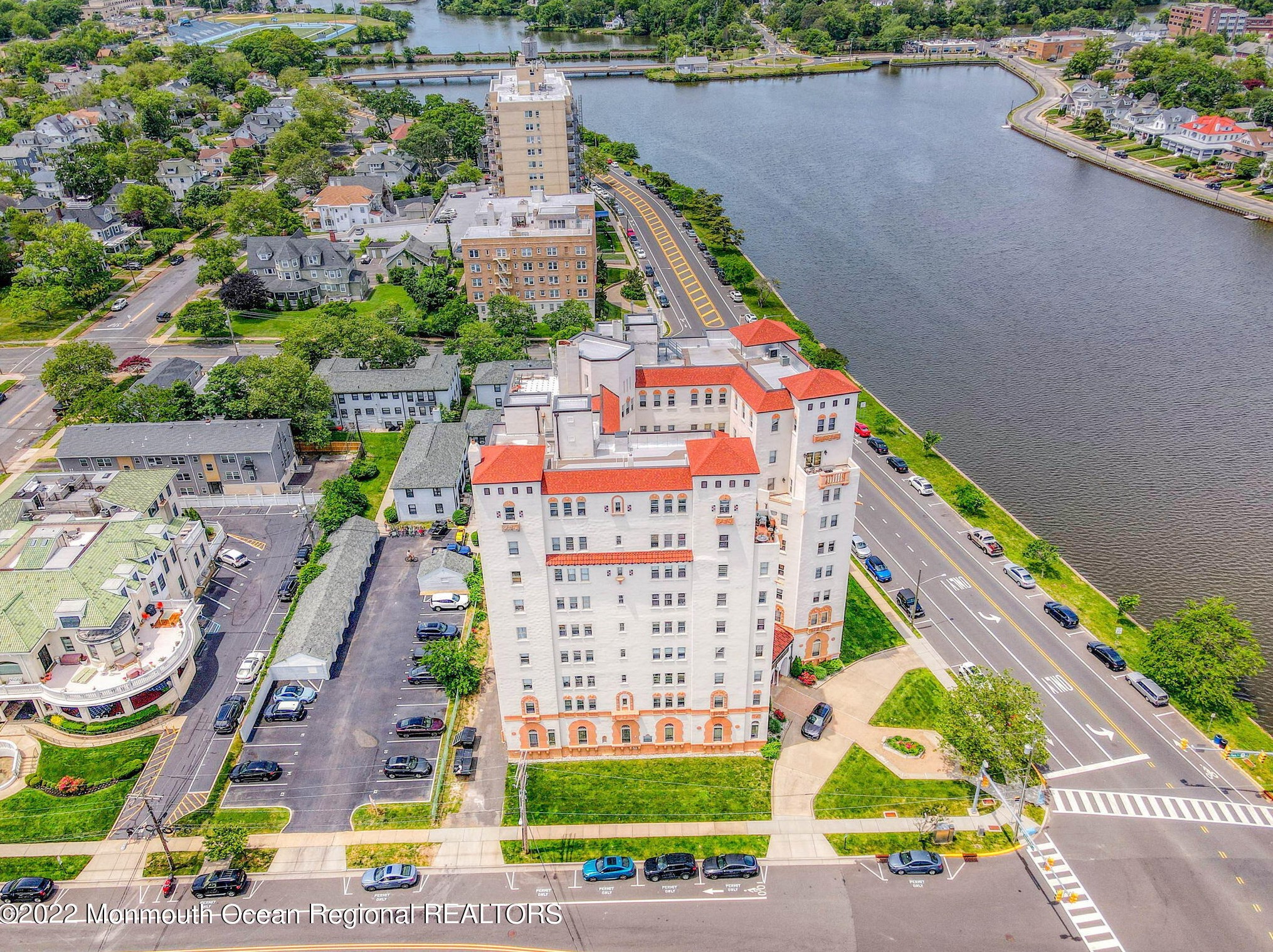 400 Deal Lake Dr #4a, Tinton Falls, NJ
