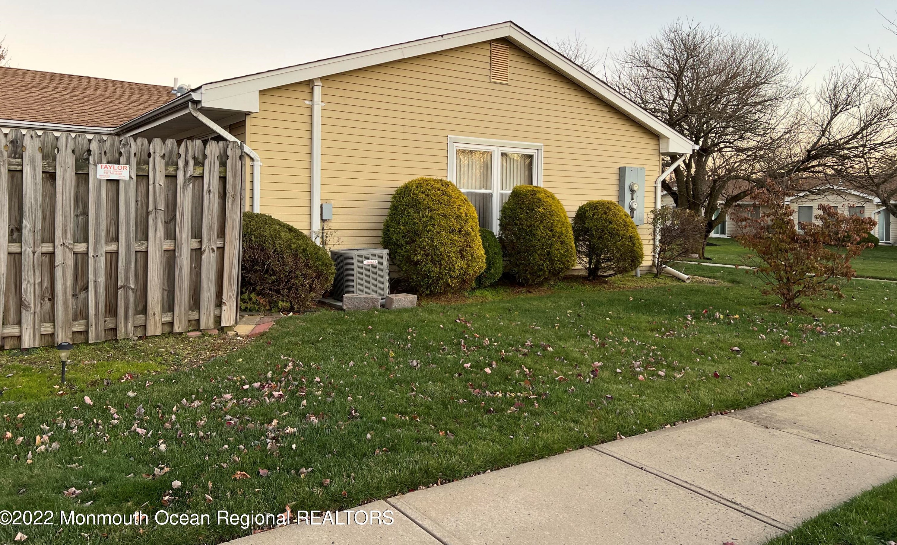 527 Belford Rd, Monroe Twp NJ 08831-7620 exterior