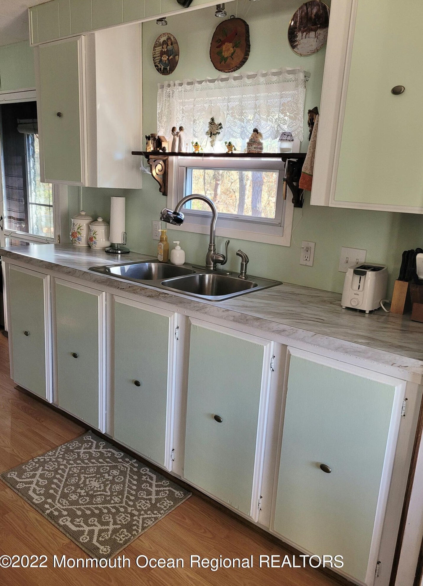 33 Raccoon Ave, Lakehurst, NJ 08759