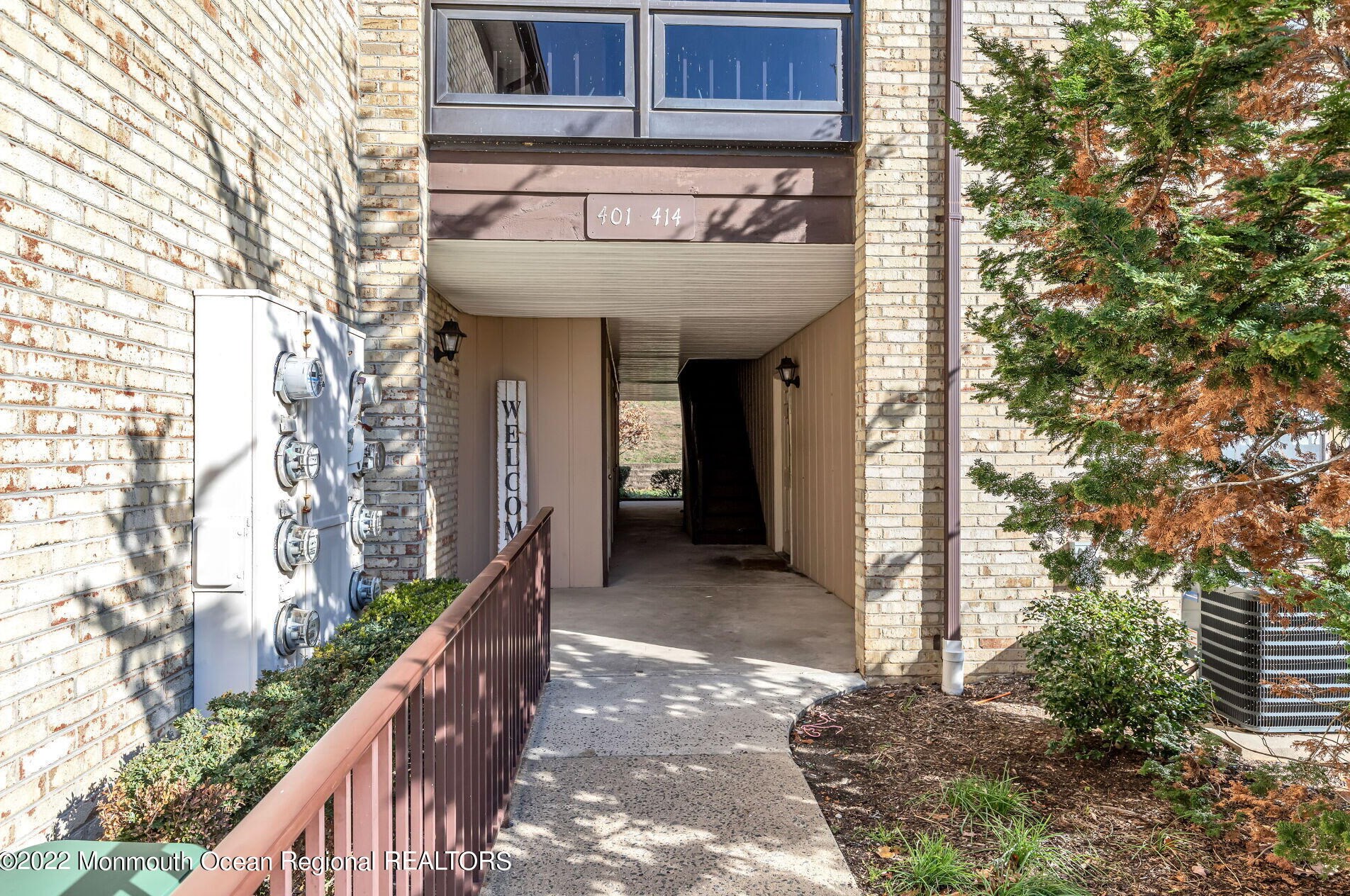 411 Wellington Pl, Matawan NJ  07747-1958 exterior