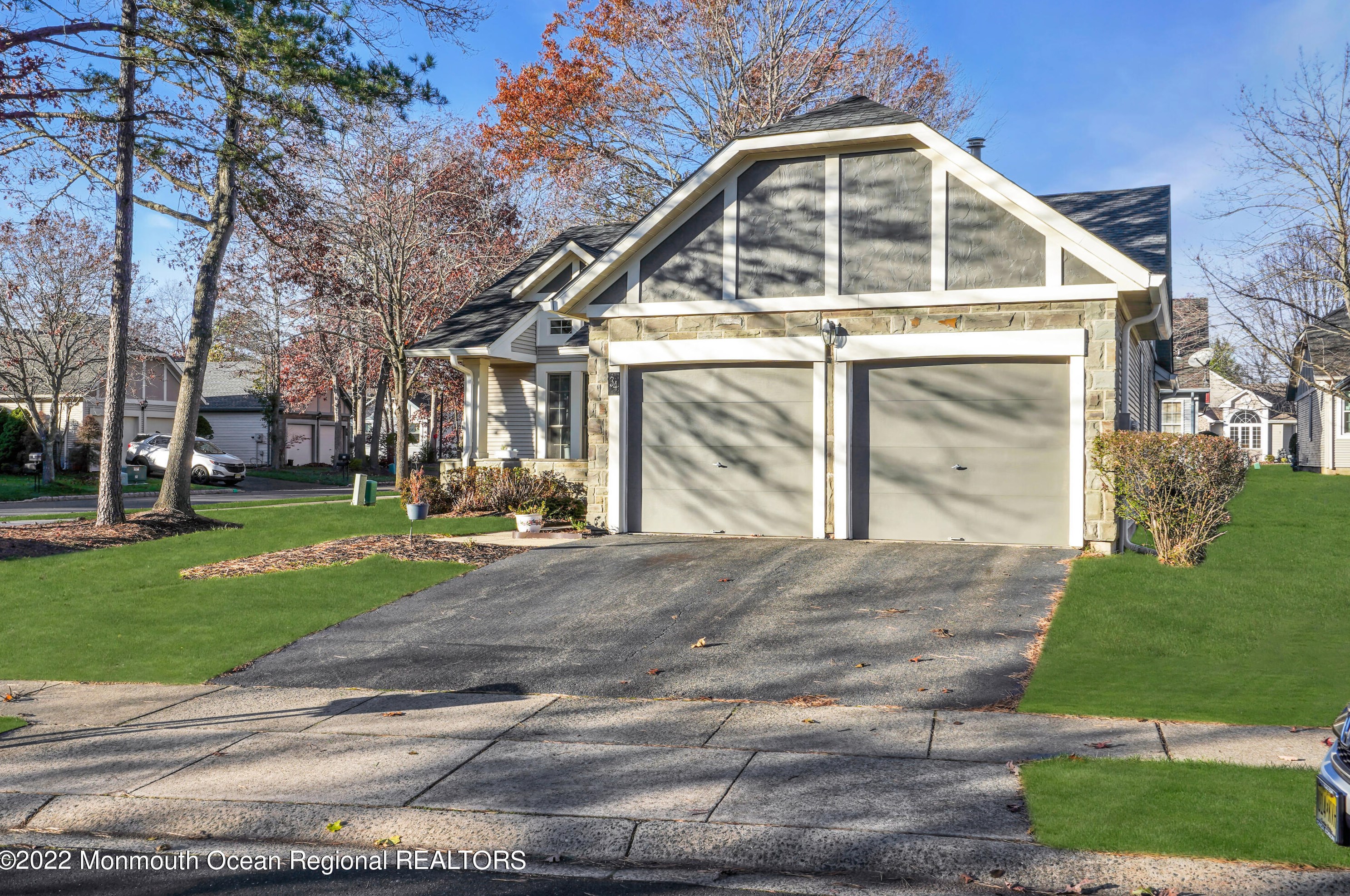 34 Waverly Ln, Jackson Twp, NJ 08527