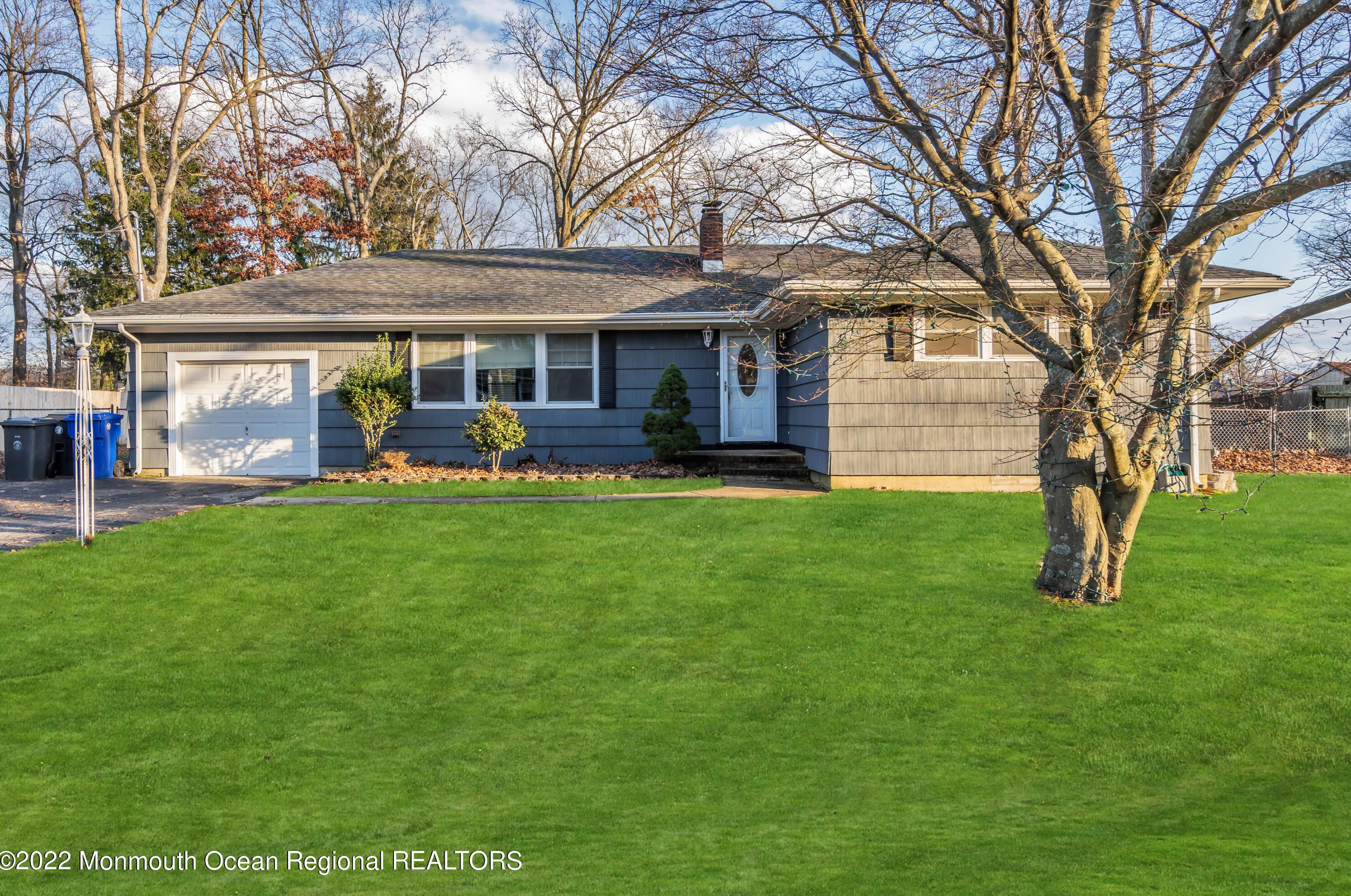 10 Tanager Dr, Toms River, NJ 08755