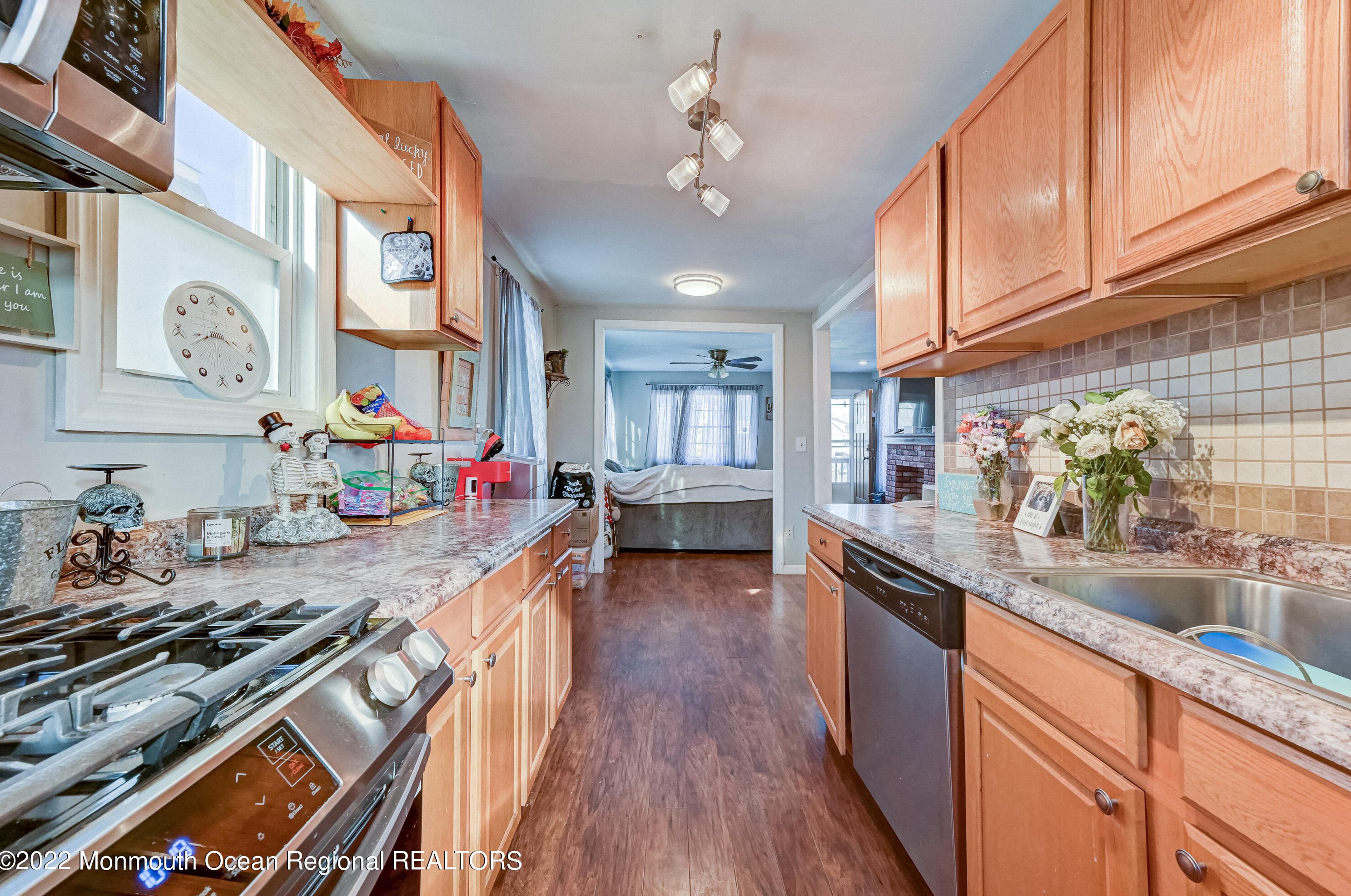 8 Shore St, Ideal Beach NJ  07734-1215 exterior