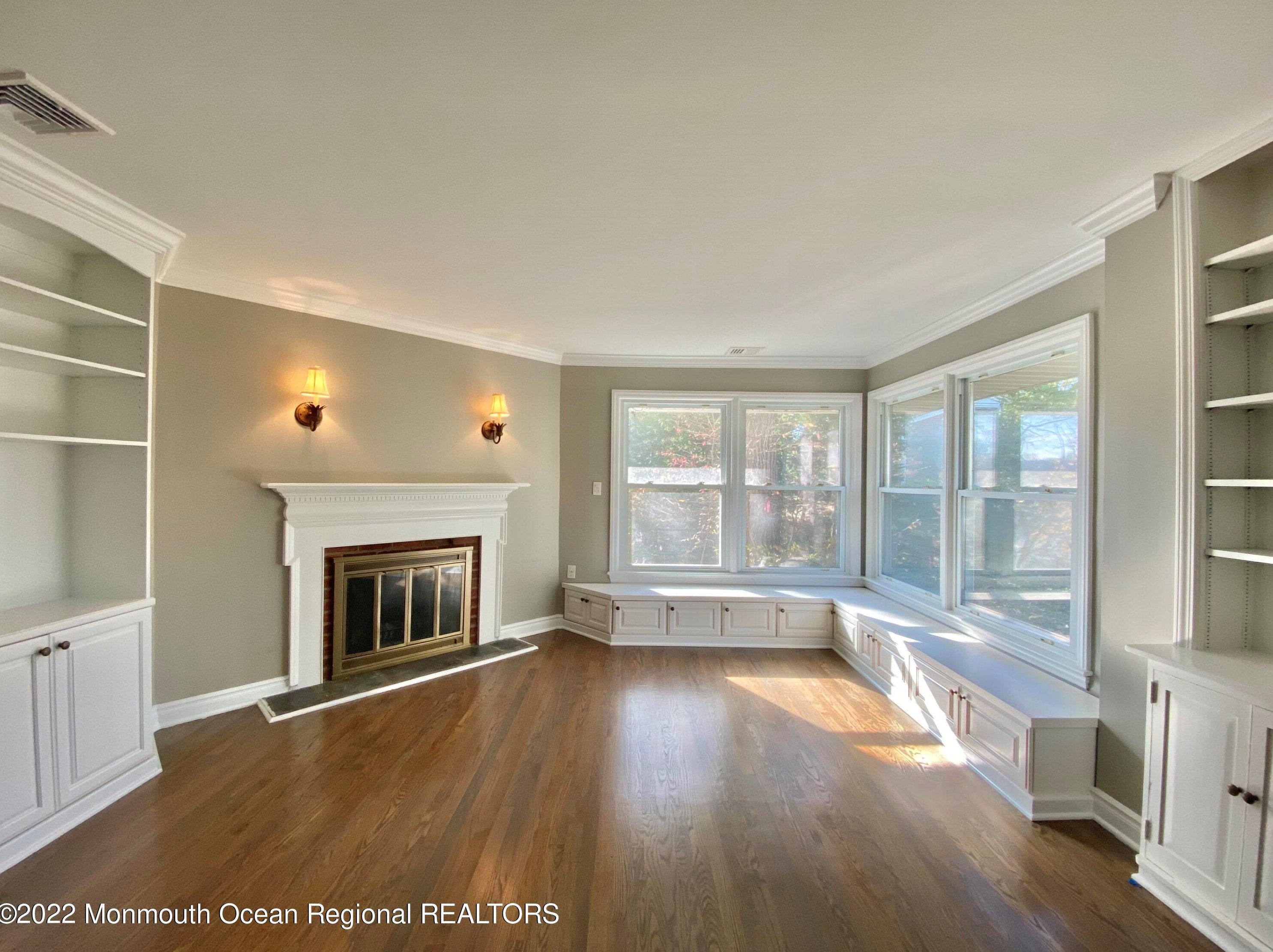5 Lakeside Dr, Matawan NJ  07747-3014 exterior