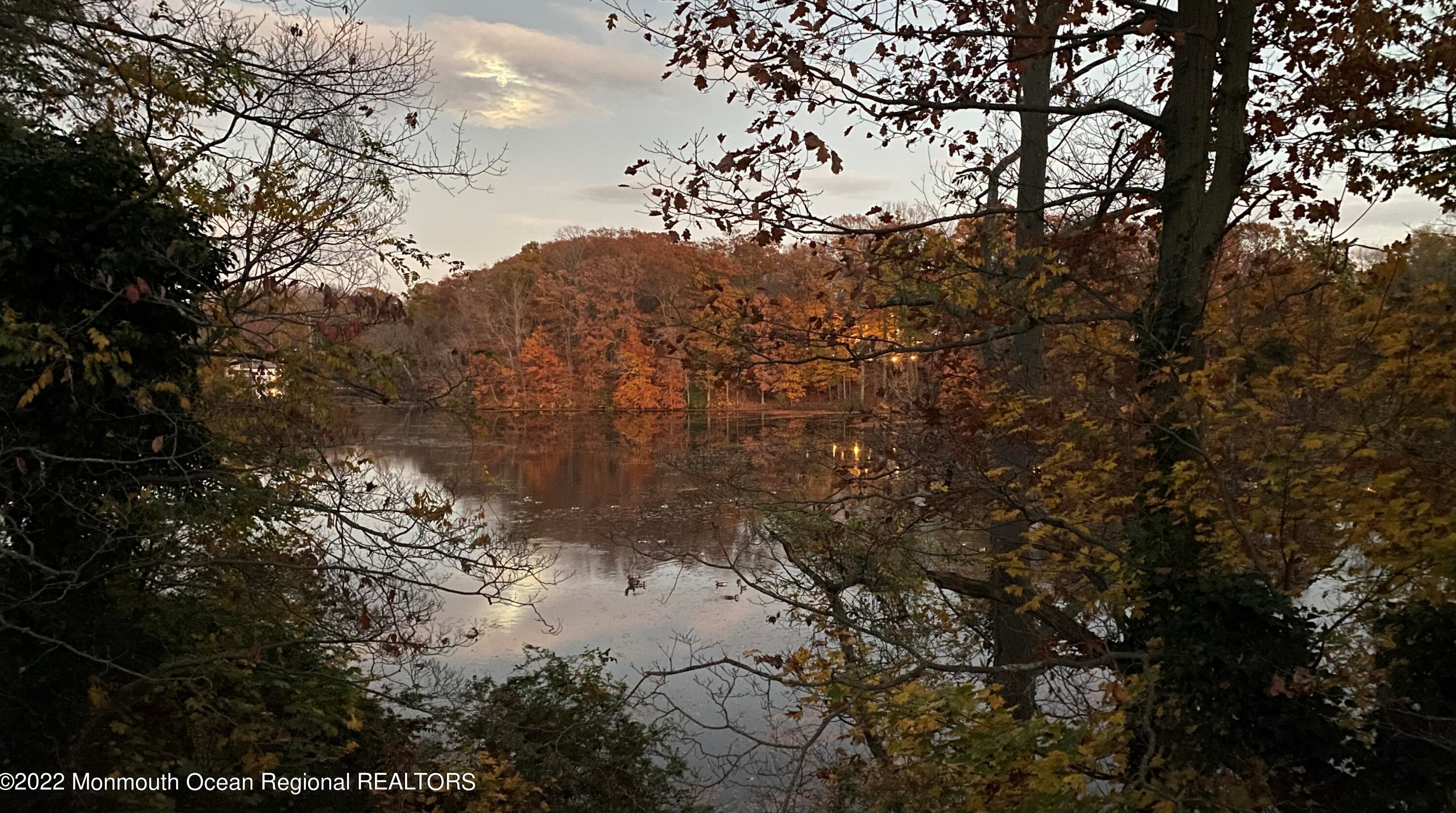 5 Lakeside Dr, Matawan, NJ 07747