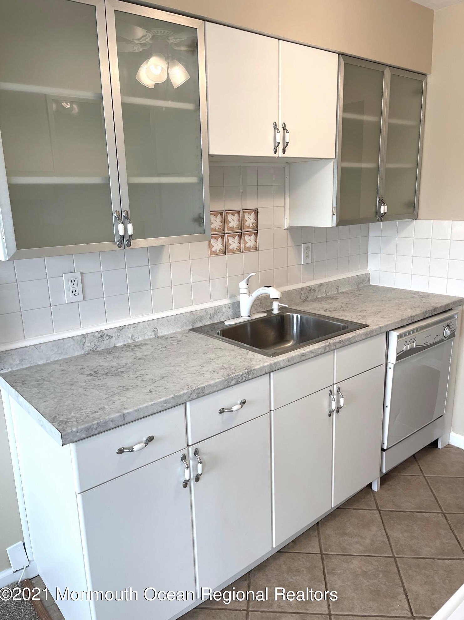 35 Manchester Ct #e, East Freehold, NJ