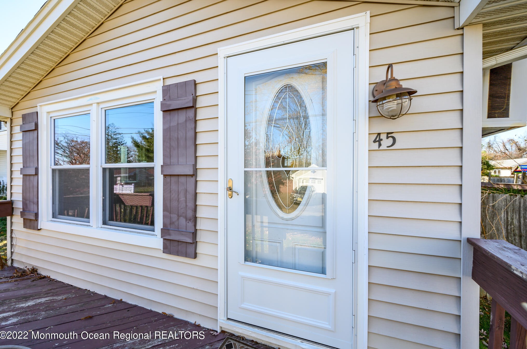 45 Laurelhurst Dr, Keyport, NJ 07735-5209