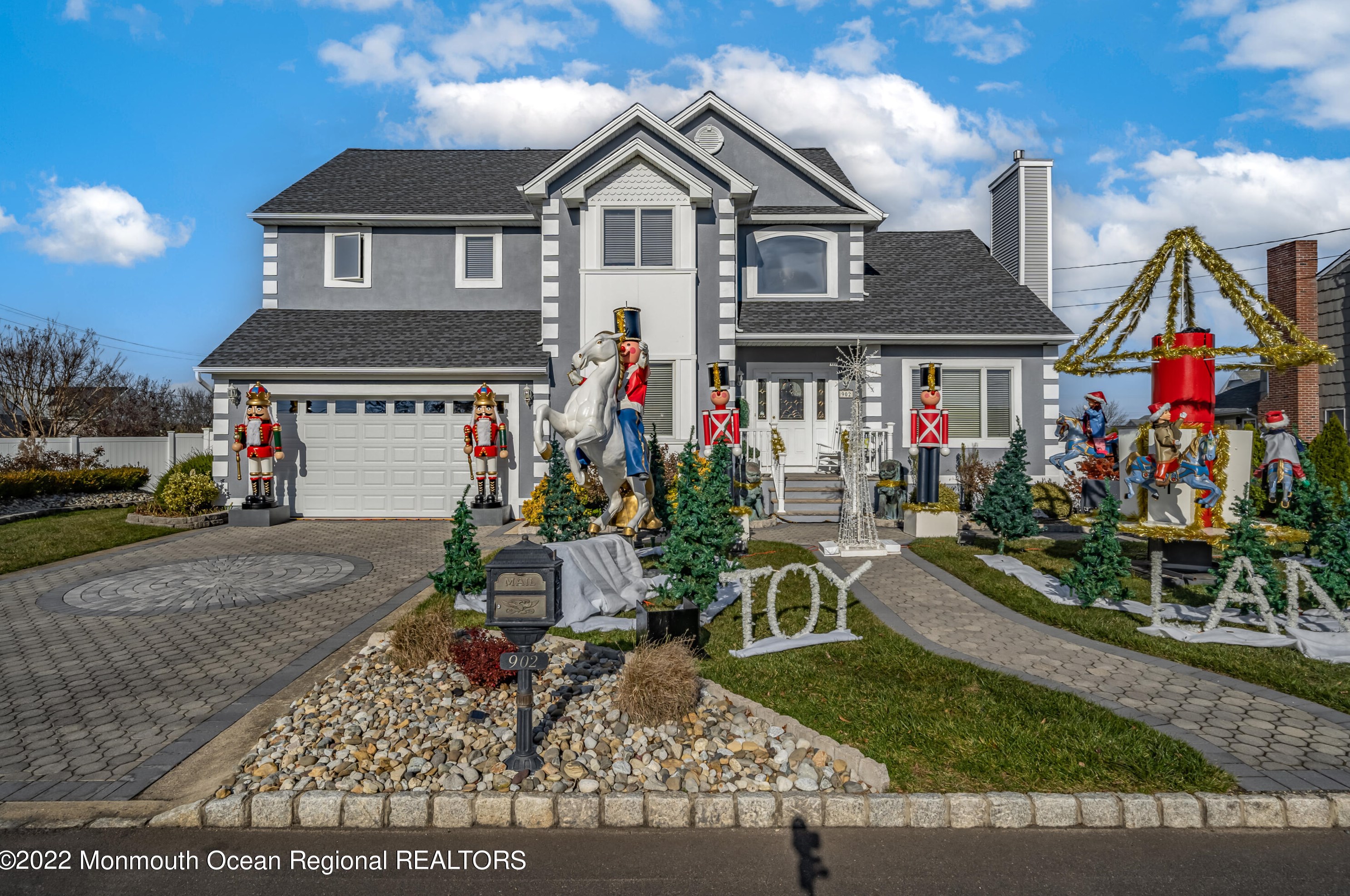 902 Capstan Dr, Lacey, NJ 08731