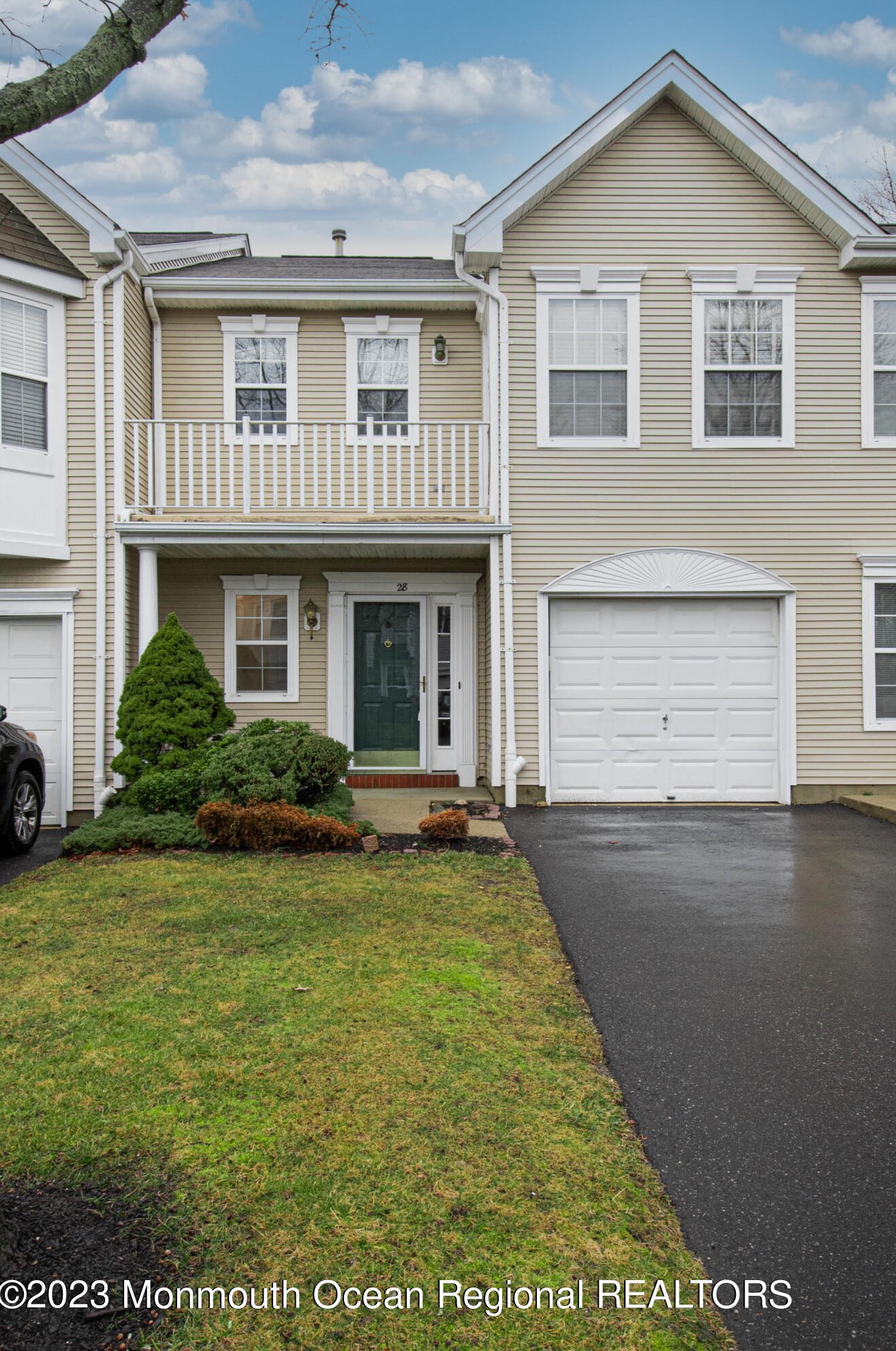 28 Picket Pl, East Freehold, NJ 07728