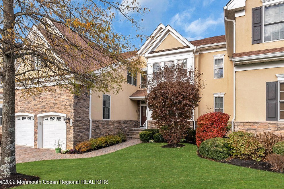 11 Mineral Springs Ln, Tinton Falls, NJ 07724