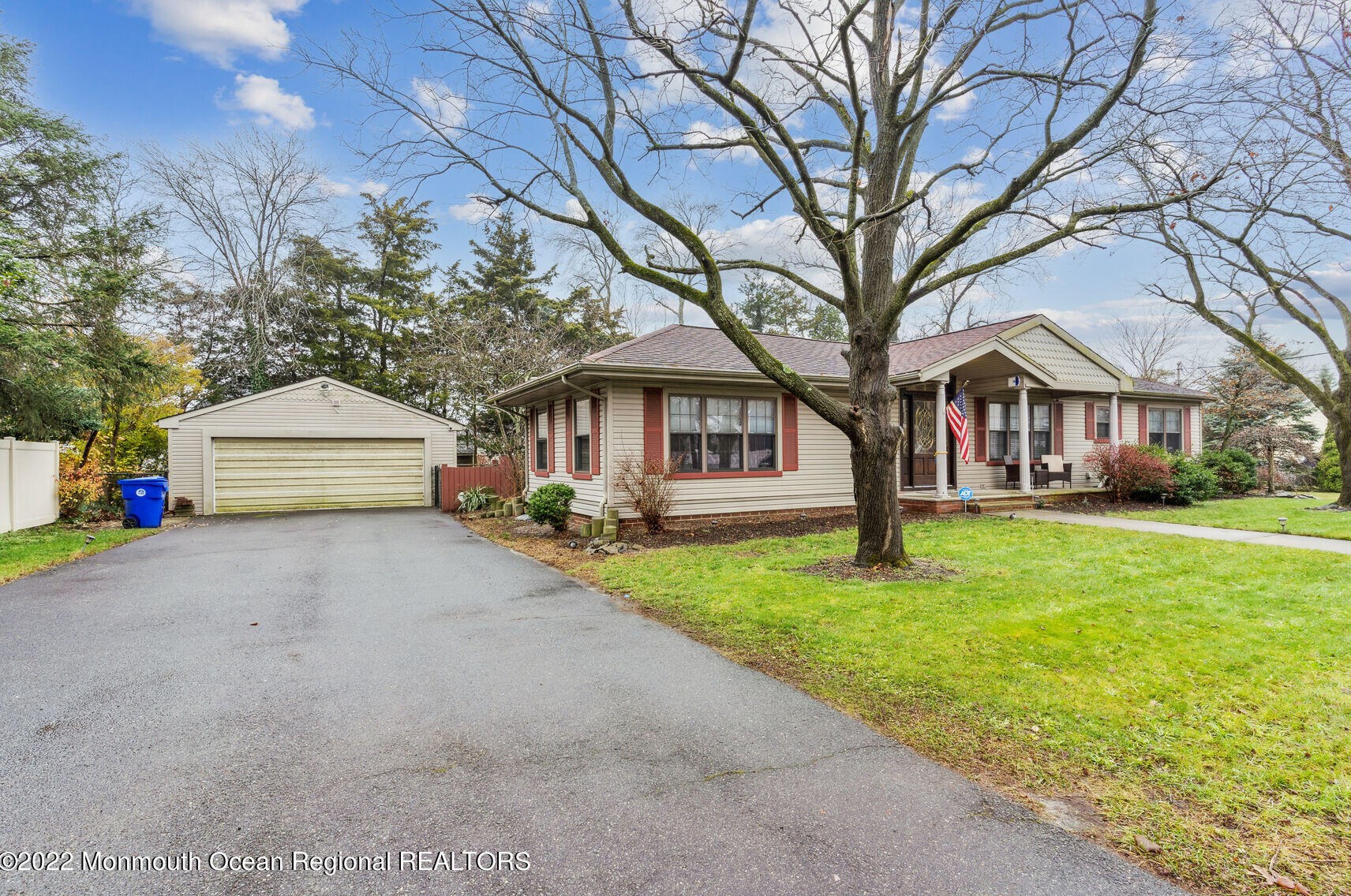 711 Pine Dr, Bricktown, NJ 08723