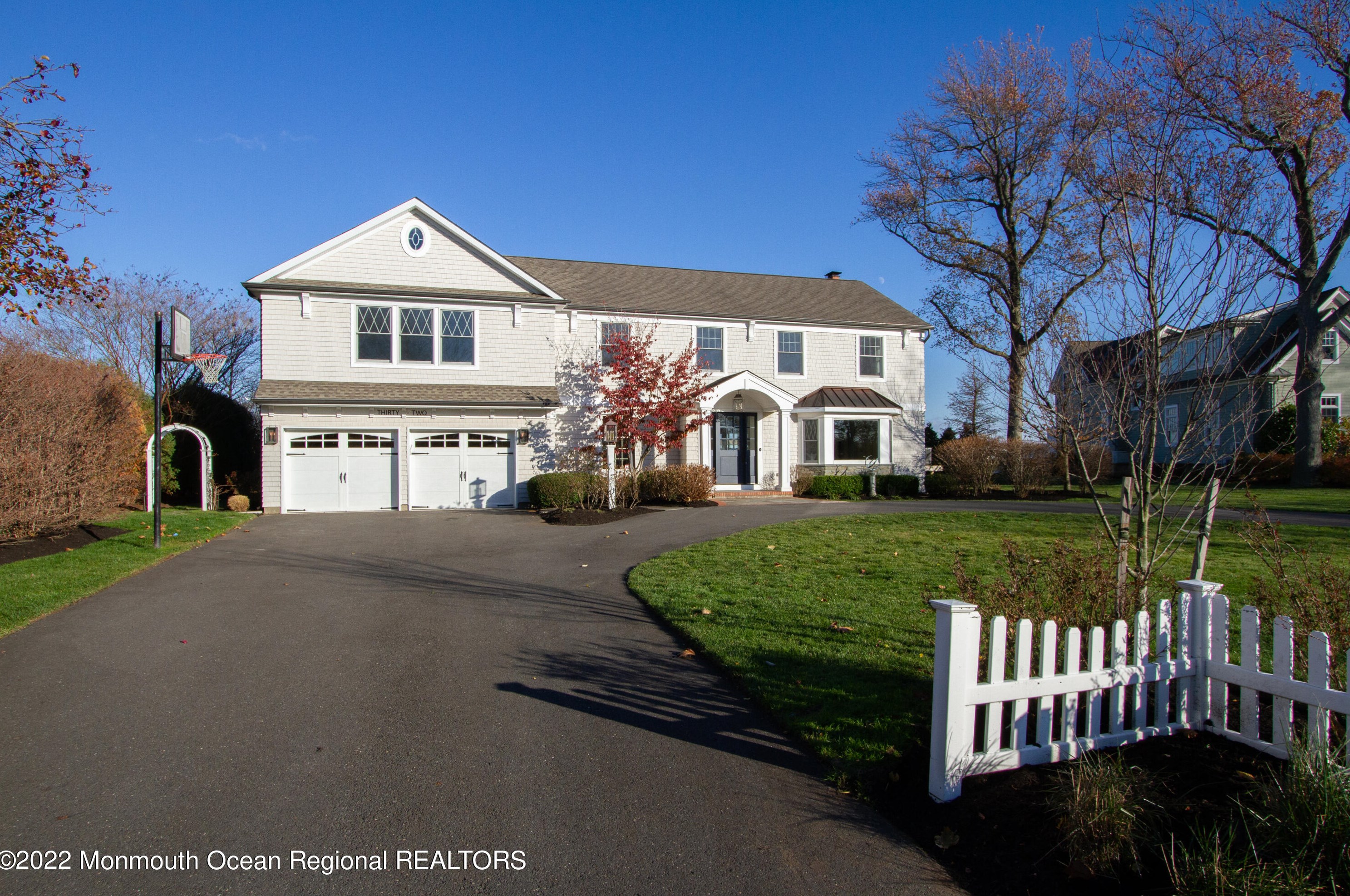 32 Breezy Point Rd, Little Silver, NJ 07739