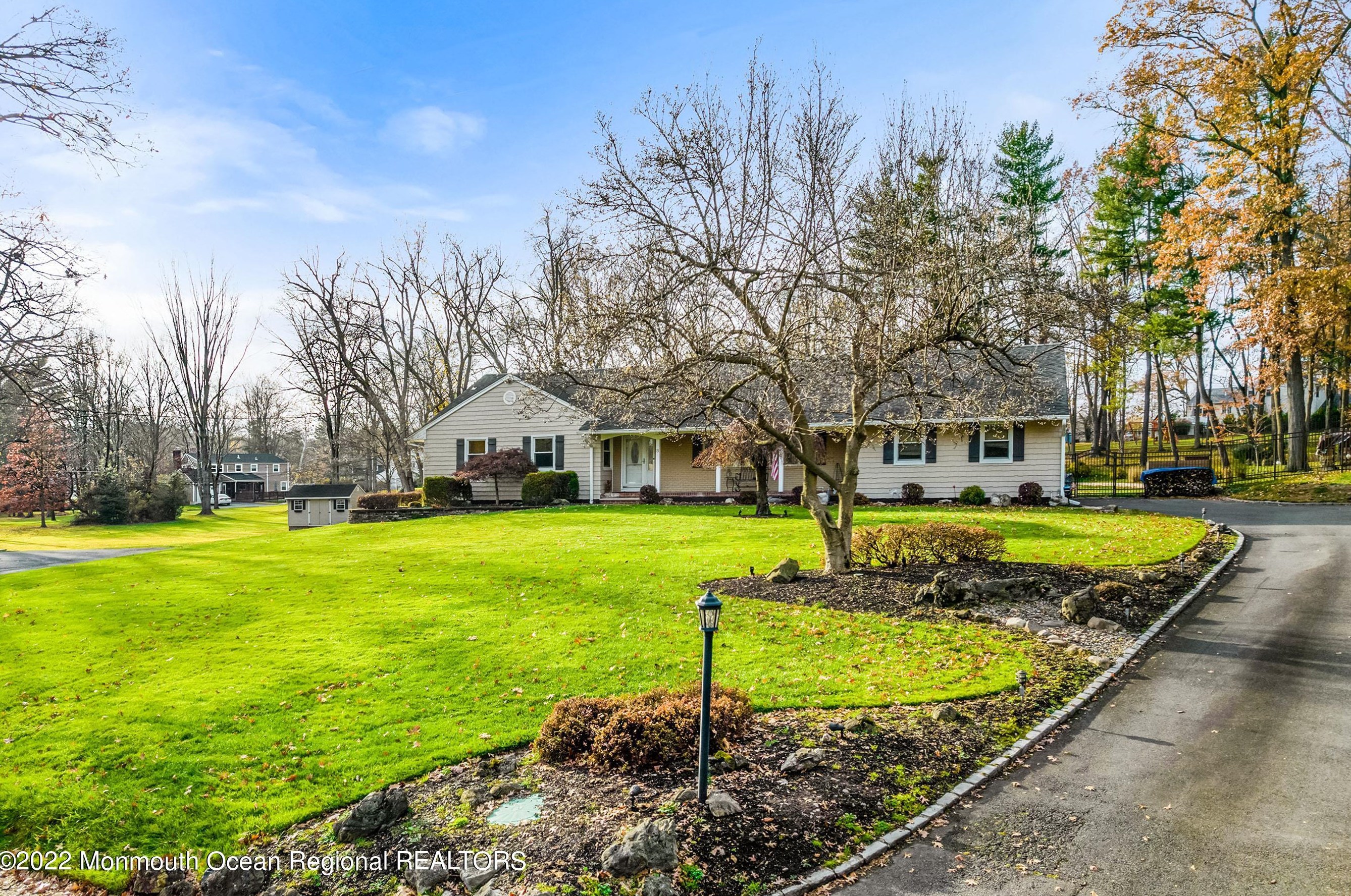 8 Balmoral Ln, Scotch Plains, NJ 07076