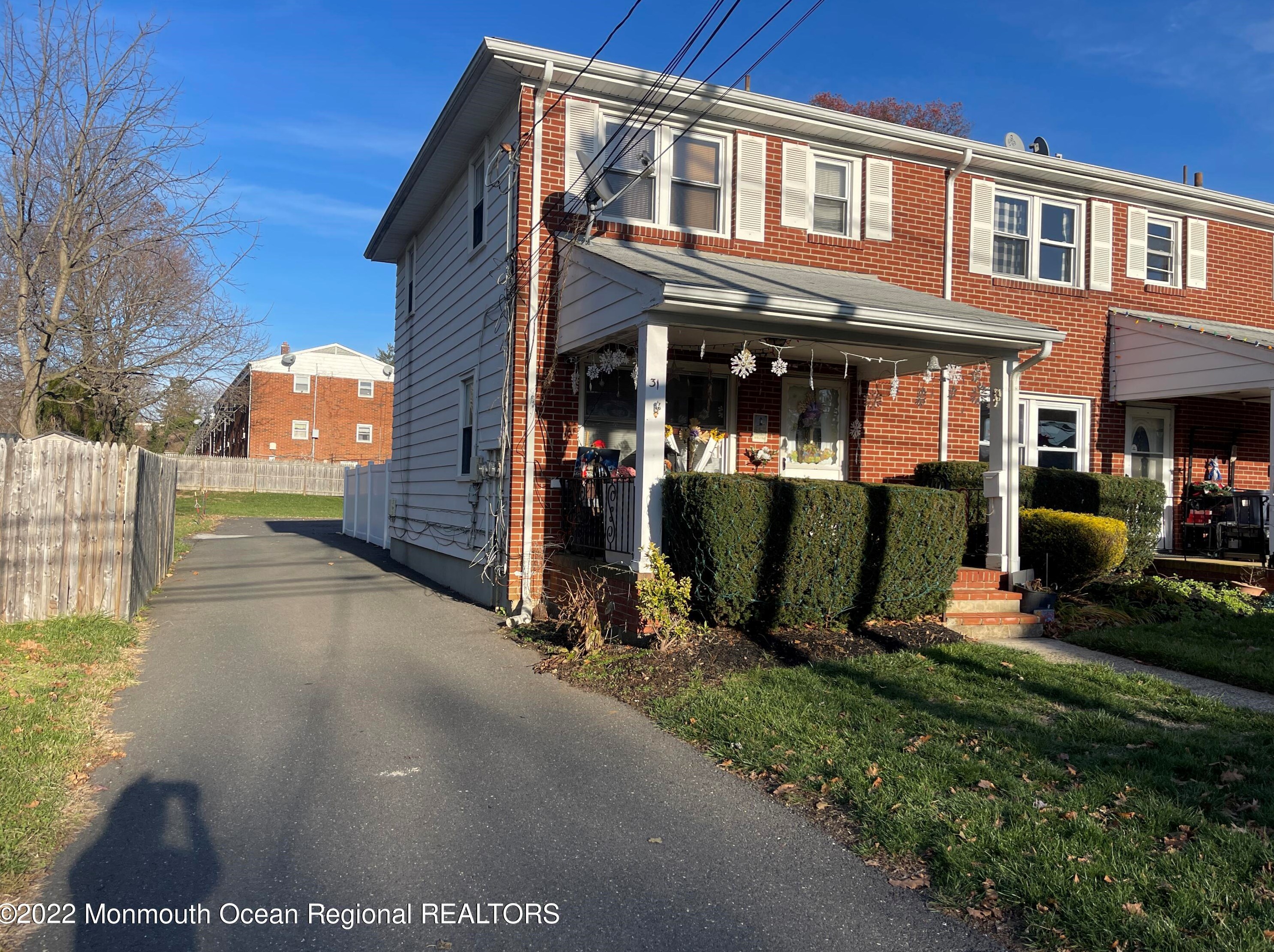 27 Stokes St, East Freehold, NJ 07728-1918