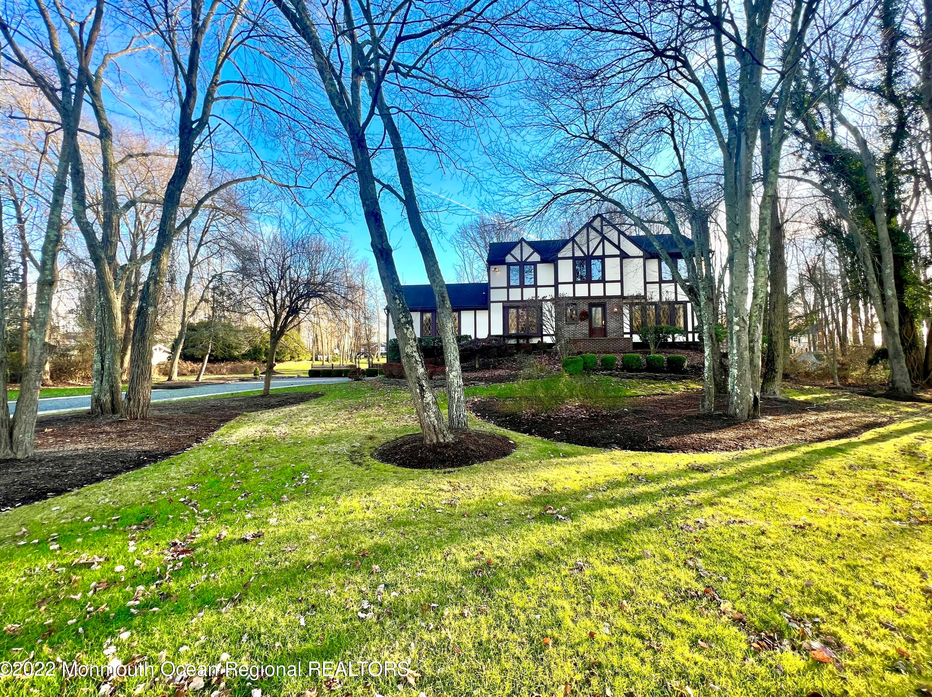 17 Denise Ct, Lincroft, NJ 07738