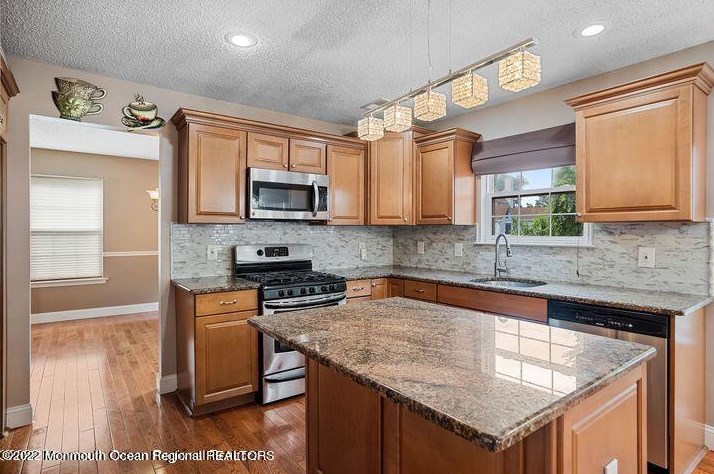646 Hugo Dr, Toms River, NJ 08753