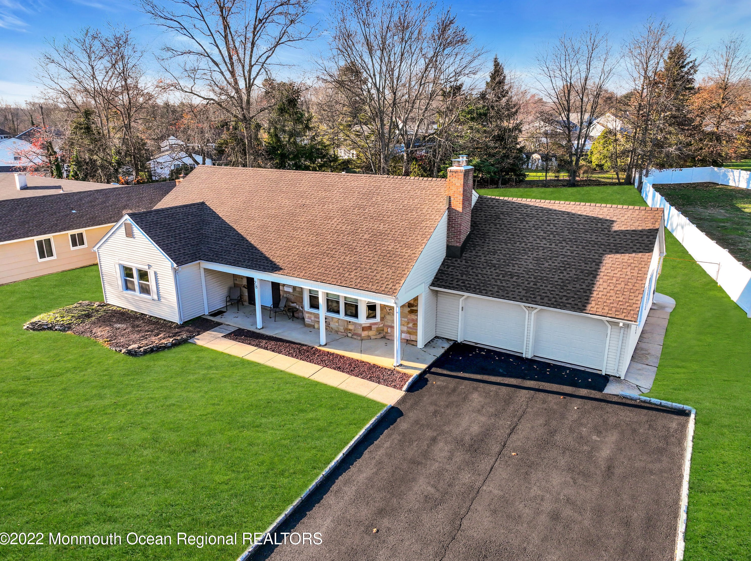 28 Lakeridge Dr, Matawan, NJ 07747-3735