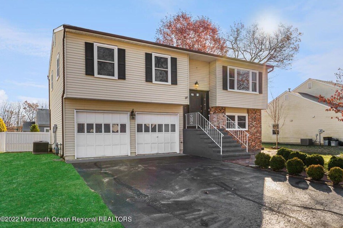 14 Jessica Dr, Wall Township, NJ 07731-2848