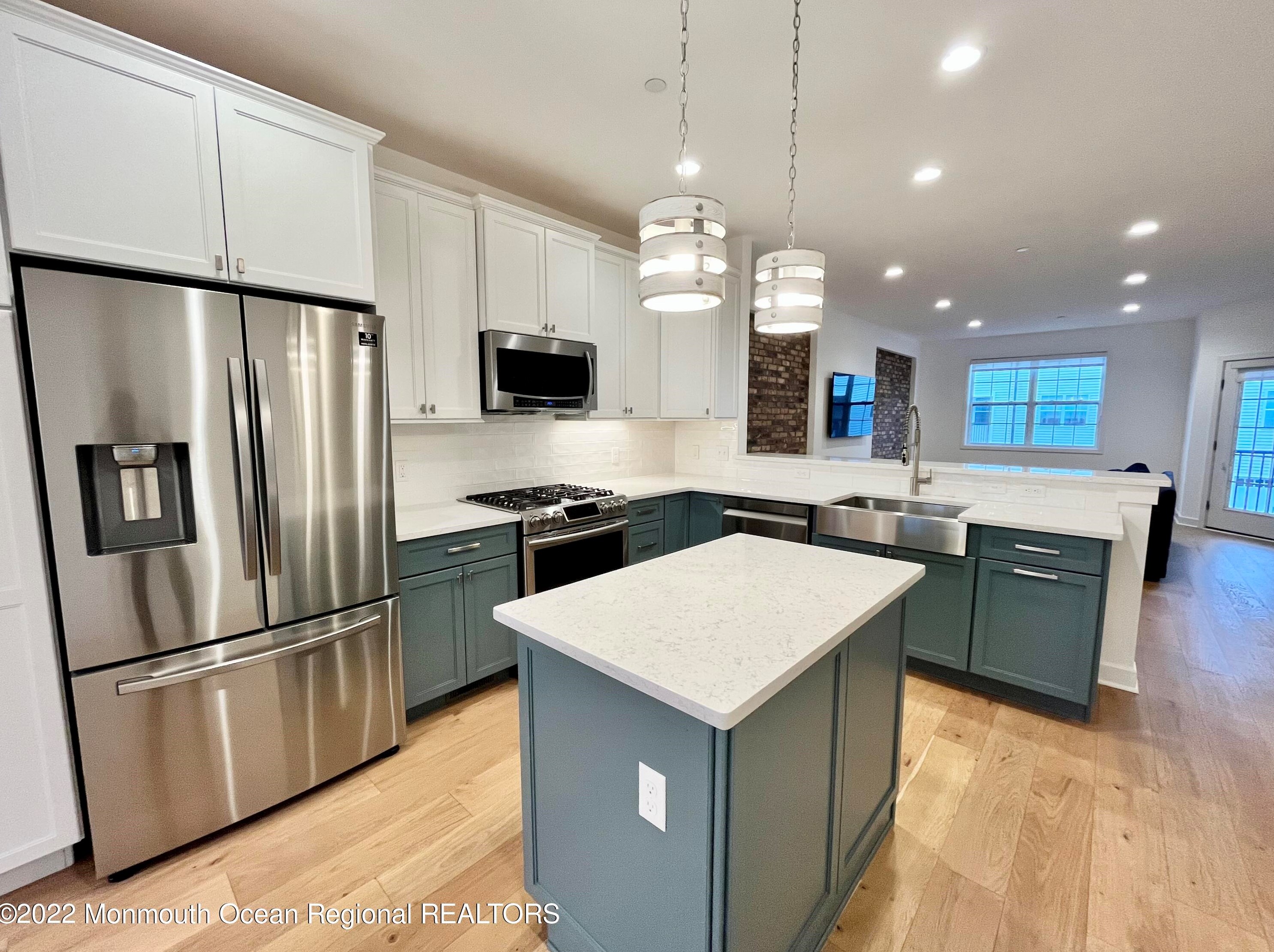 29 Catherine St, Tinton Falls, NJ 07701