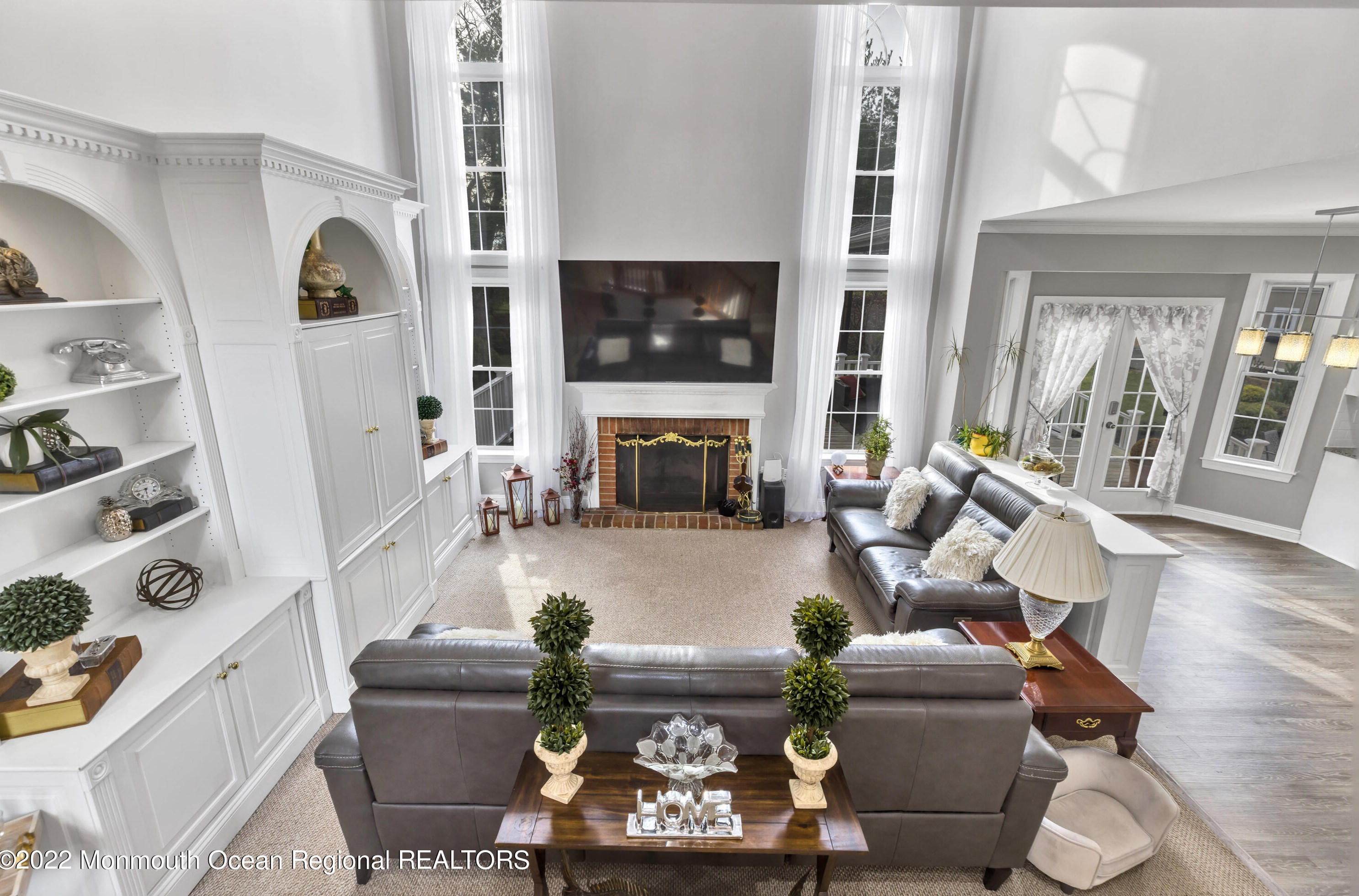 6 Compton Dr, East Windsor, NJ 08520