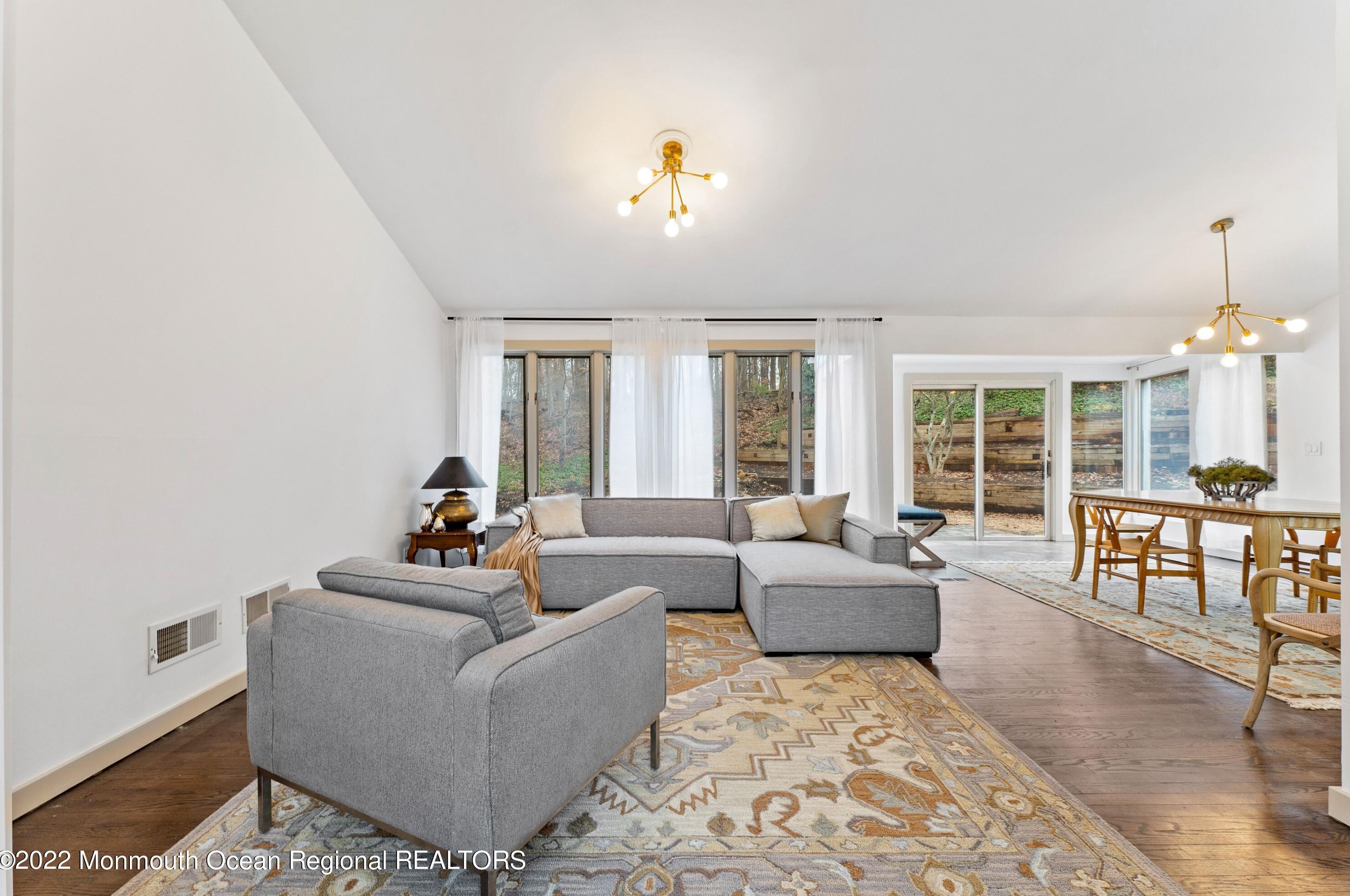 10 Mt Dr, Holmdel Village, NJ 07733