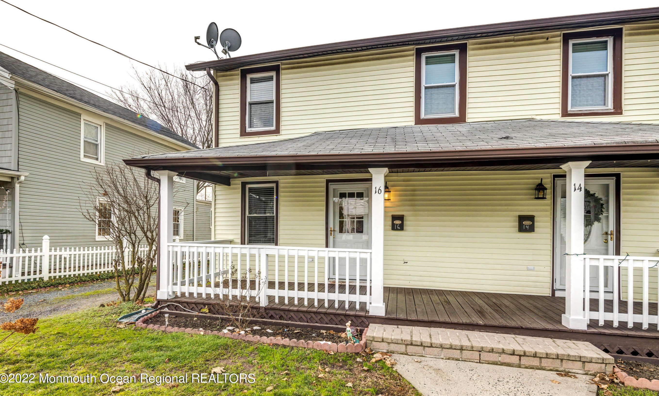 16 Mount St, Tinton Falls, NJ 07701