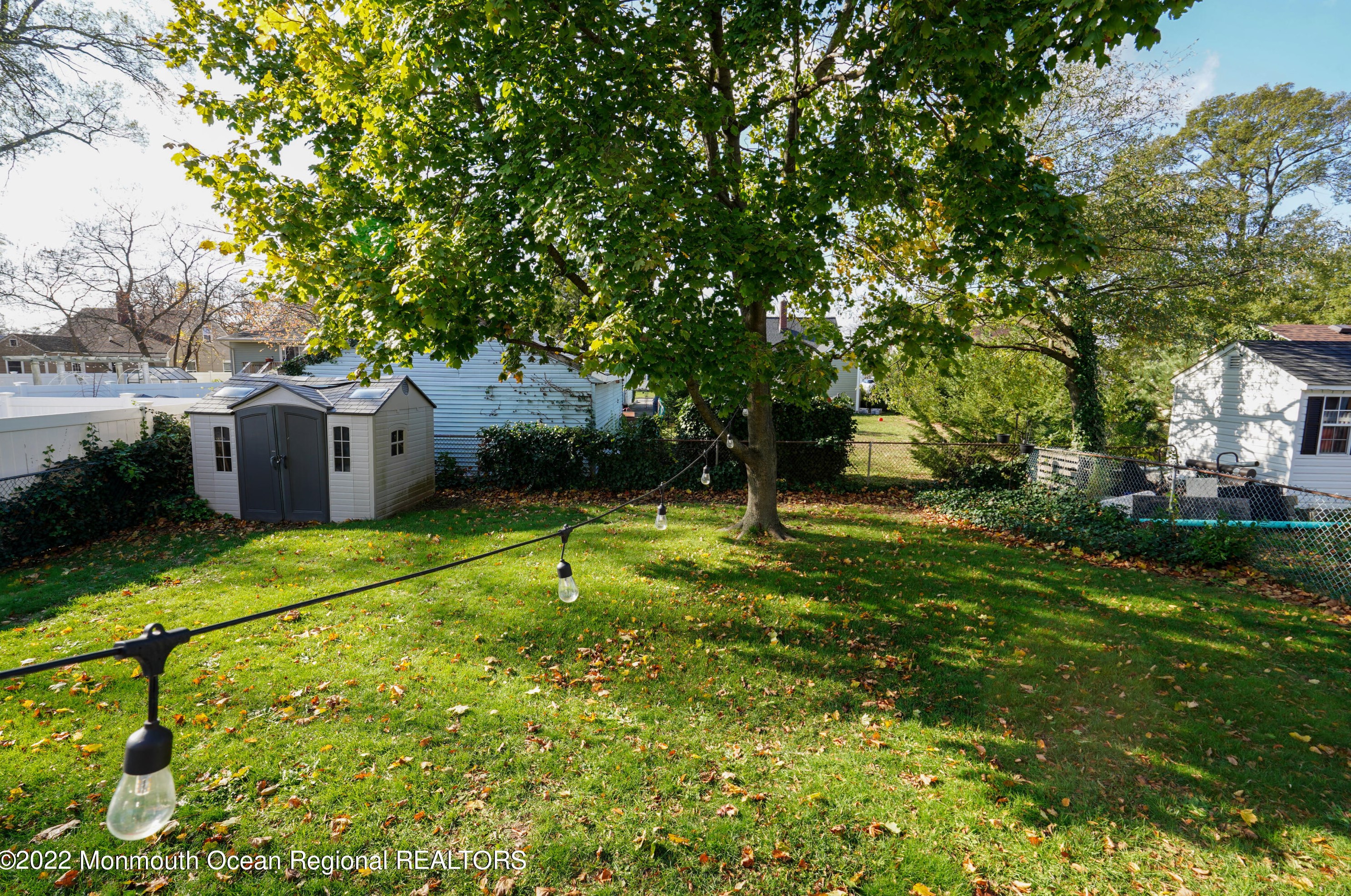 9 Waackaack Ave, Ideal Beach NJ  07734-1505 exterior