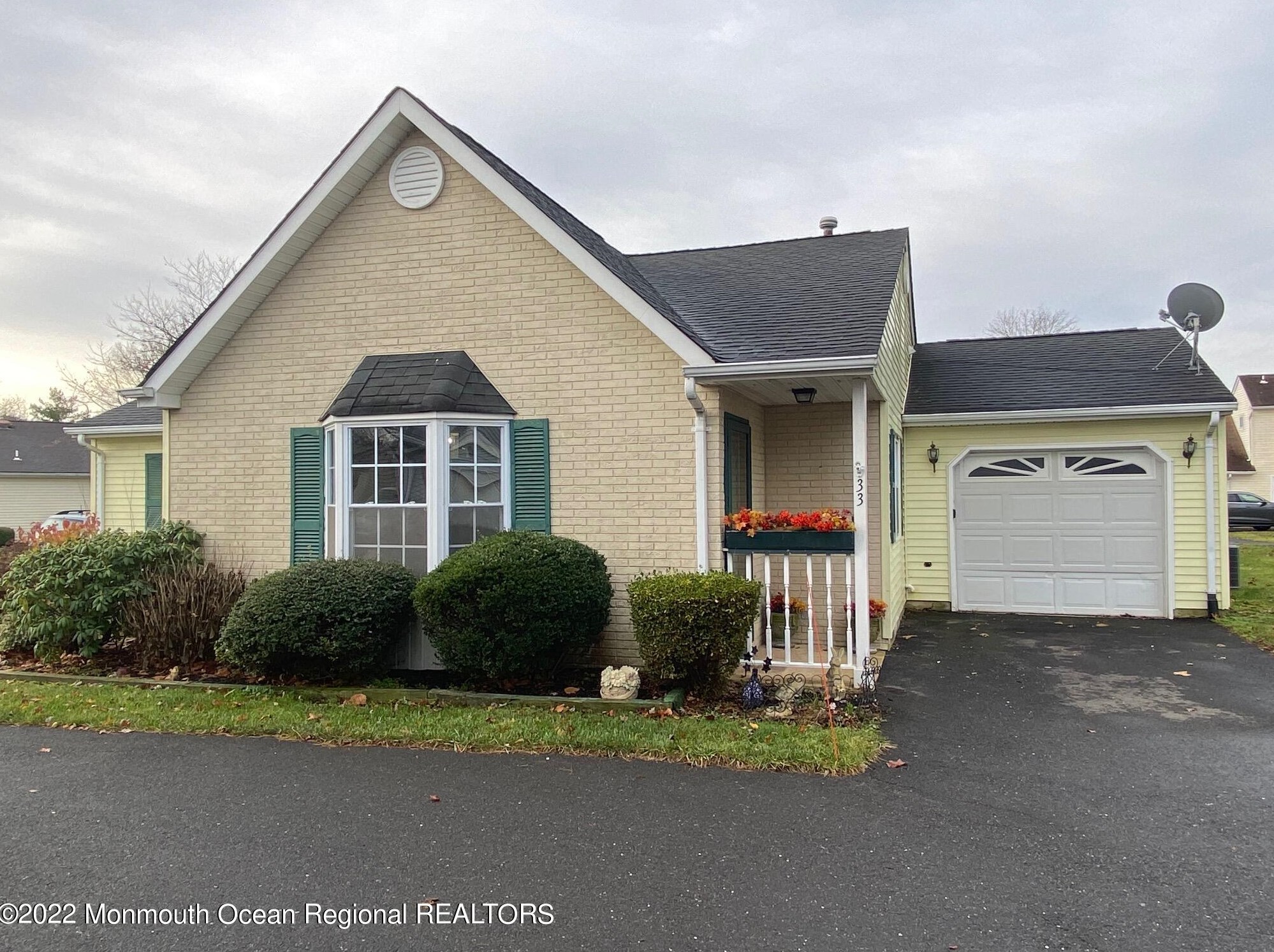 33 Farnworth Close, East Freehold, NJ 07728